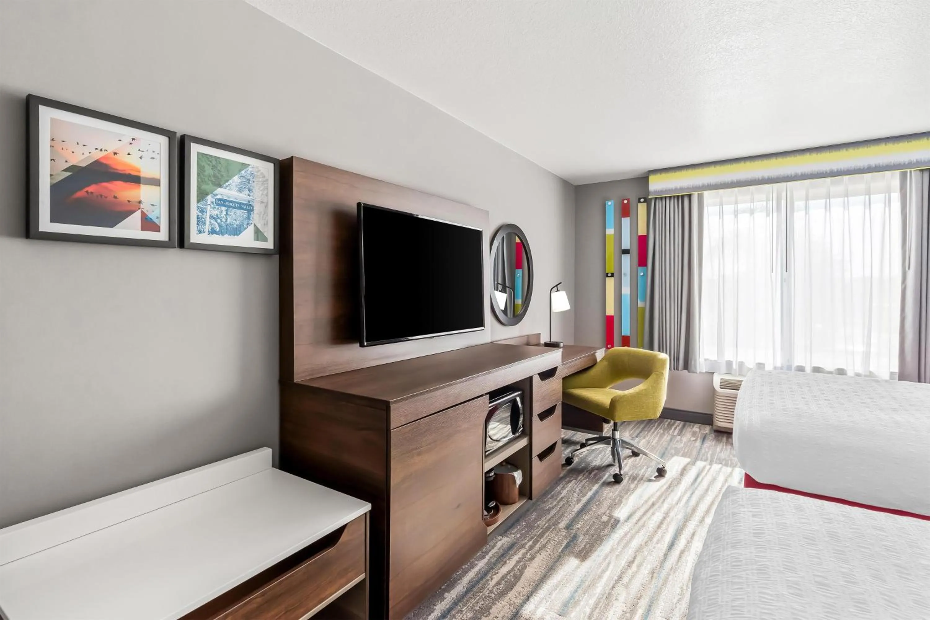 Bed in Hampton Inn & Suites Lathrop