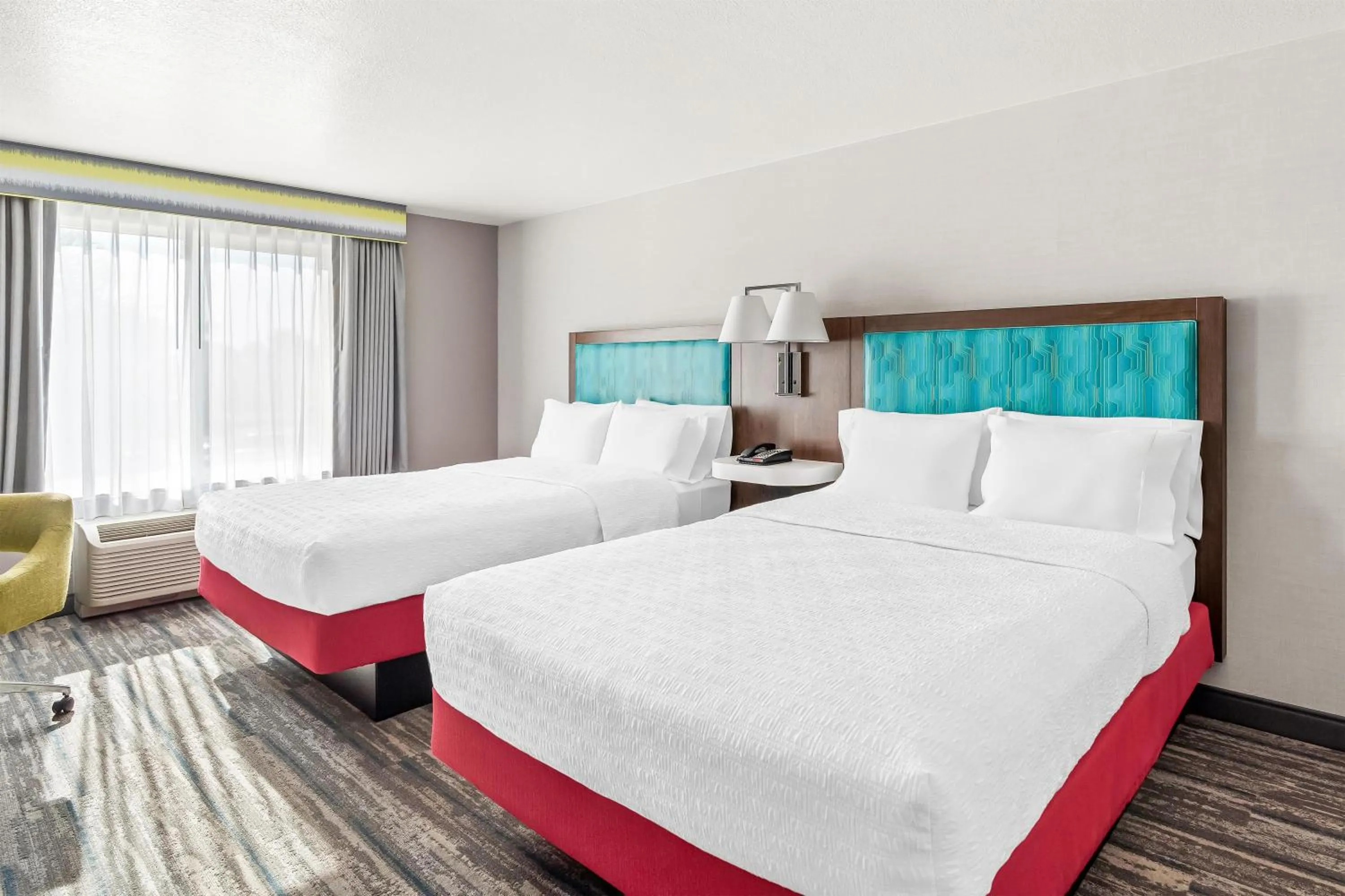 Bed in Hampton Inn & Suites Lathrop