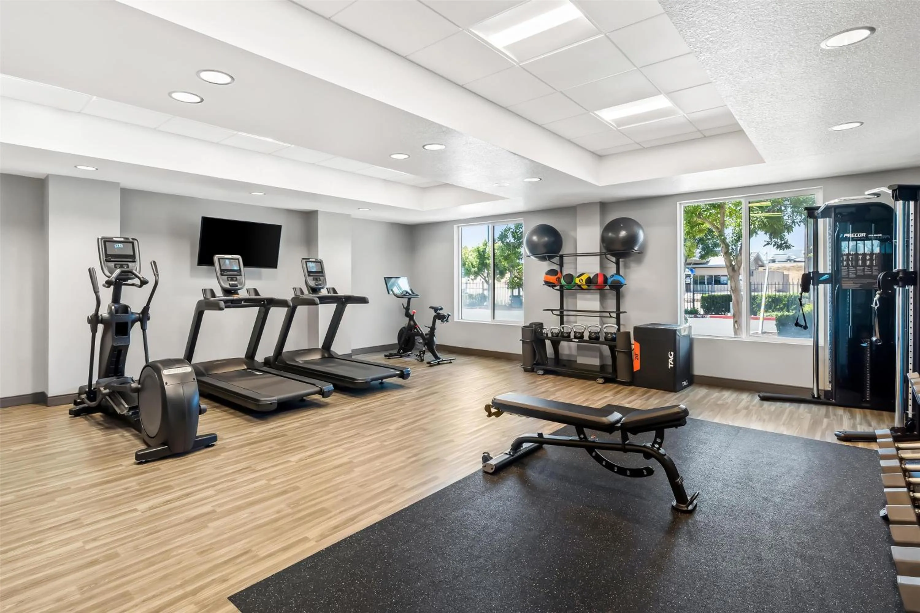 Fitness centre/facilities in Hampton Inn & Suites Lathrop