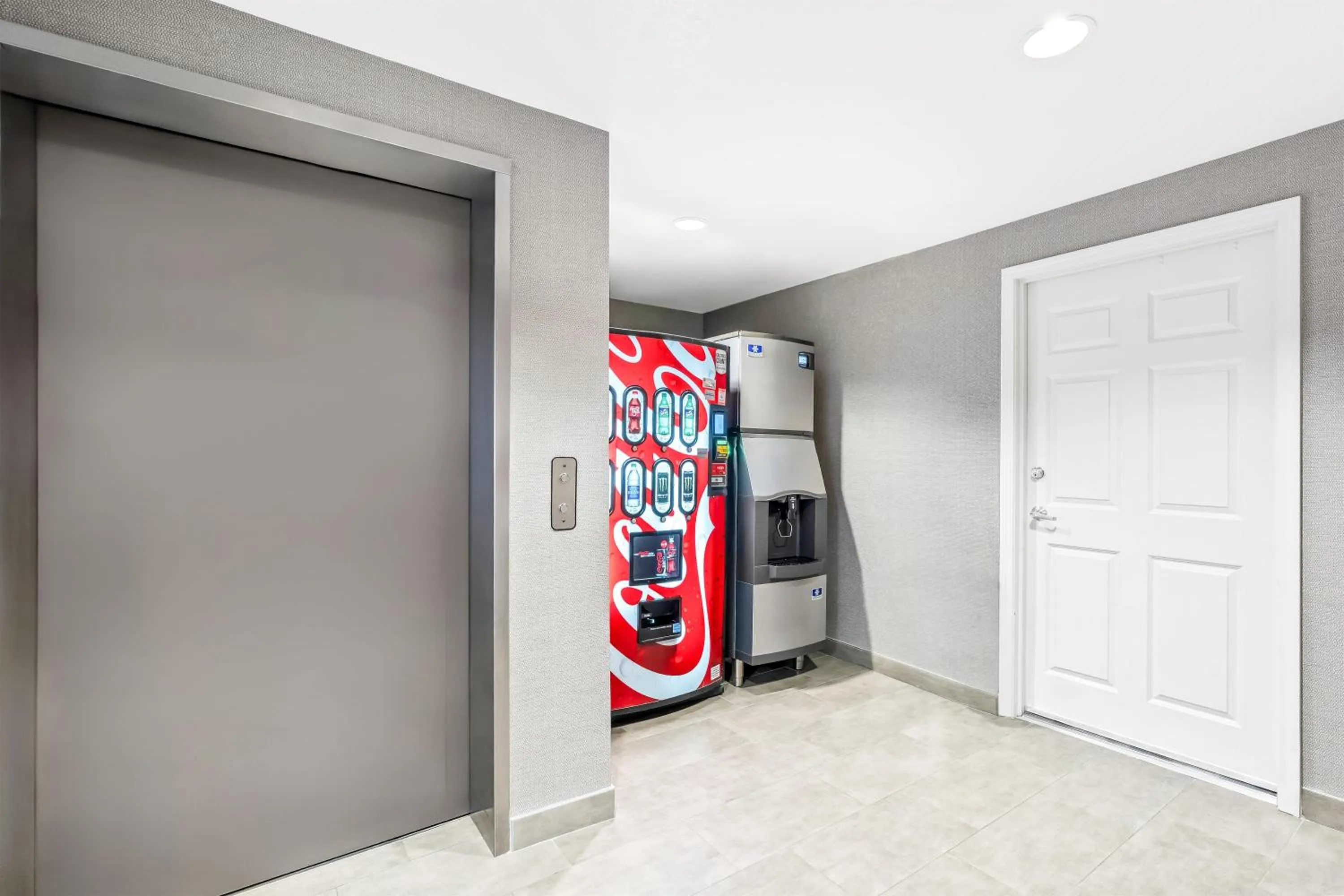 Restaurant/places to eat in Hampton Inn & Suites Lathrop