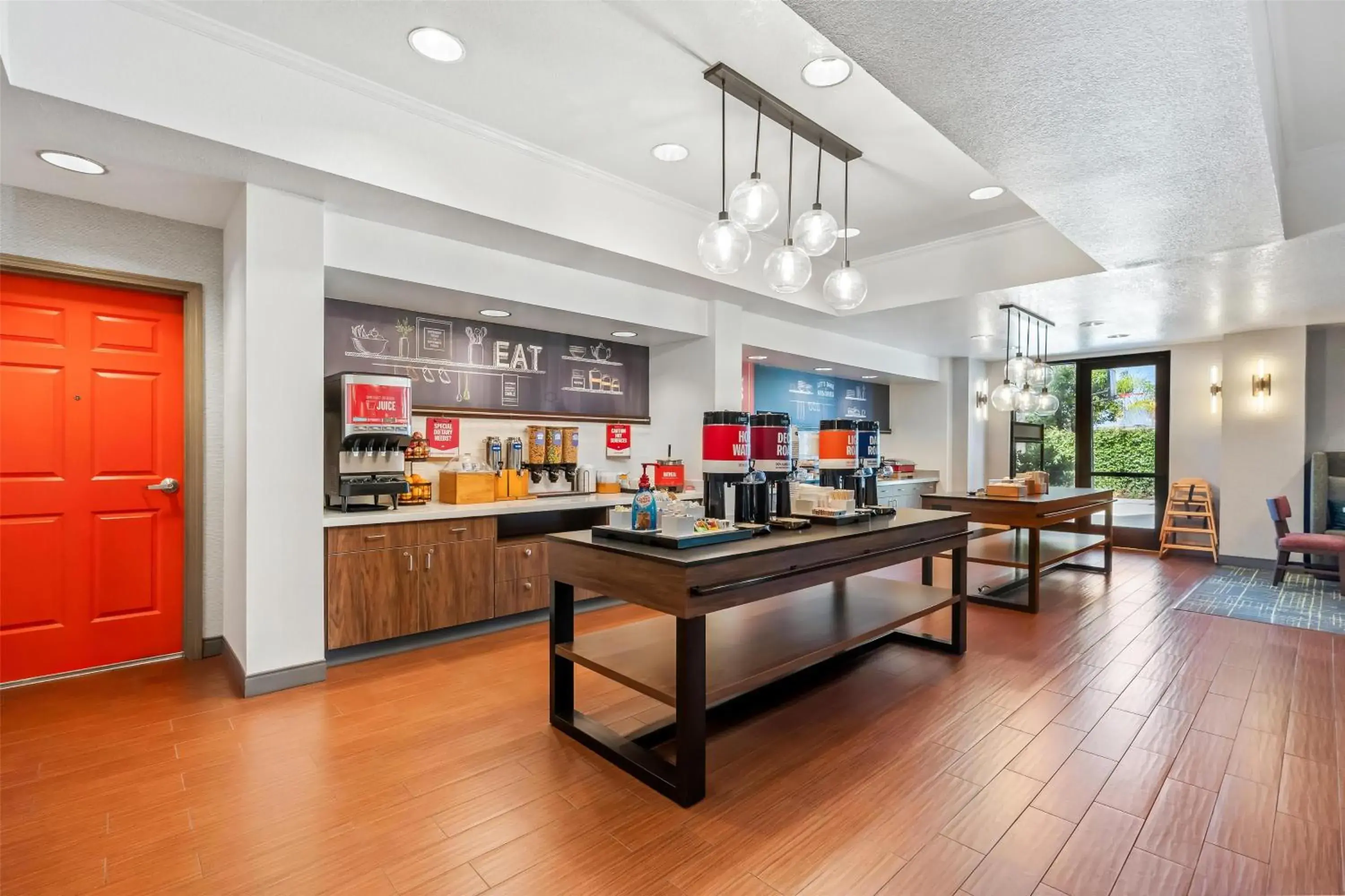 Breakfast in Hampton Inn & Suites Lathrop Breakfast in Hampton Inn & Suites Lathrop