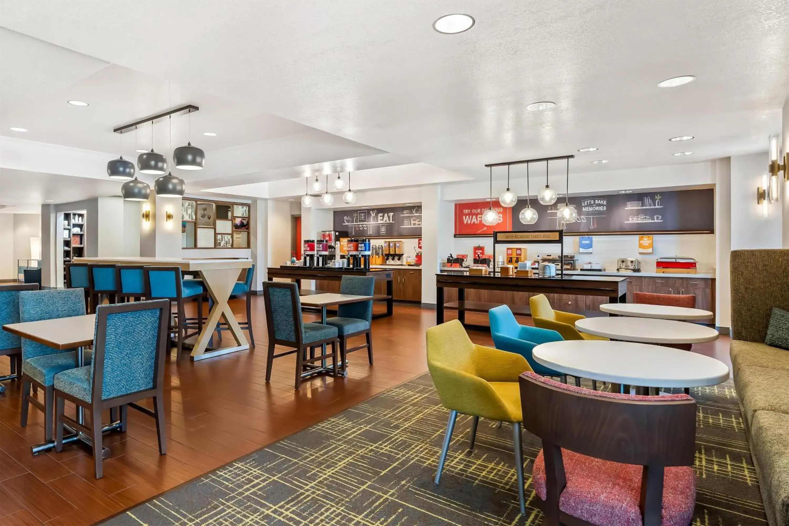 Breakfast in Hampton Inn & Suites Lathrop Breakfast in Hampton Inn & Suites Lathrop