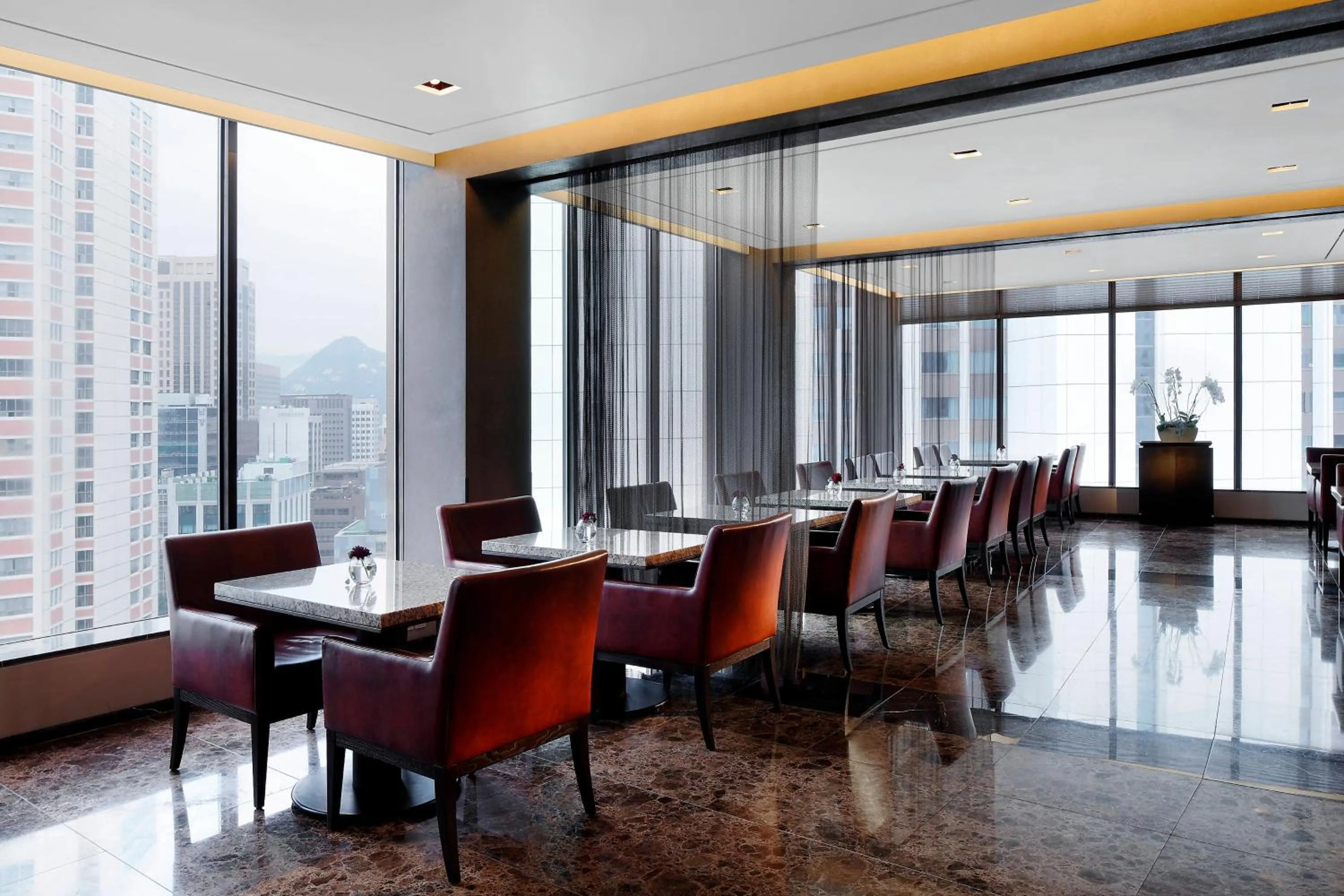 Lounge or bar in Westin Josun Seoul Hotel