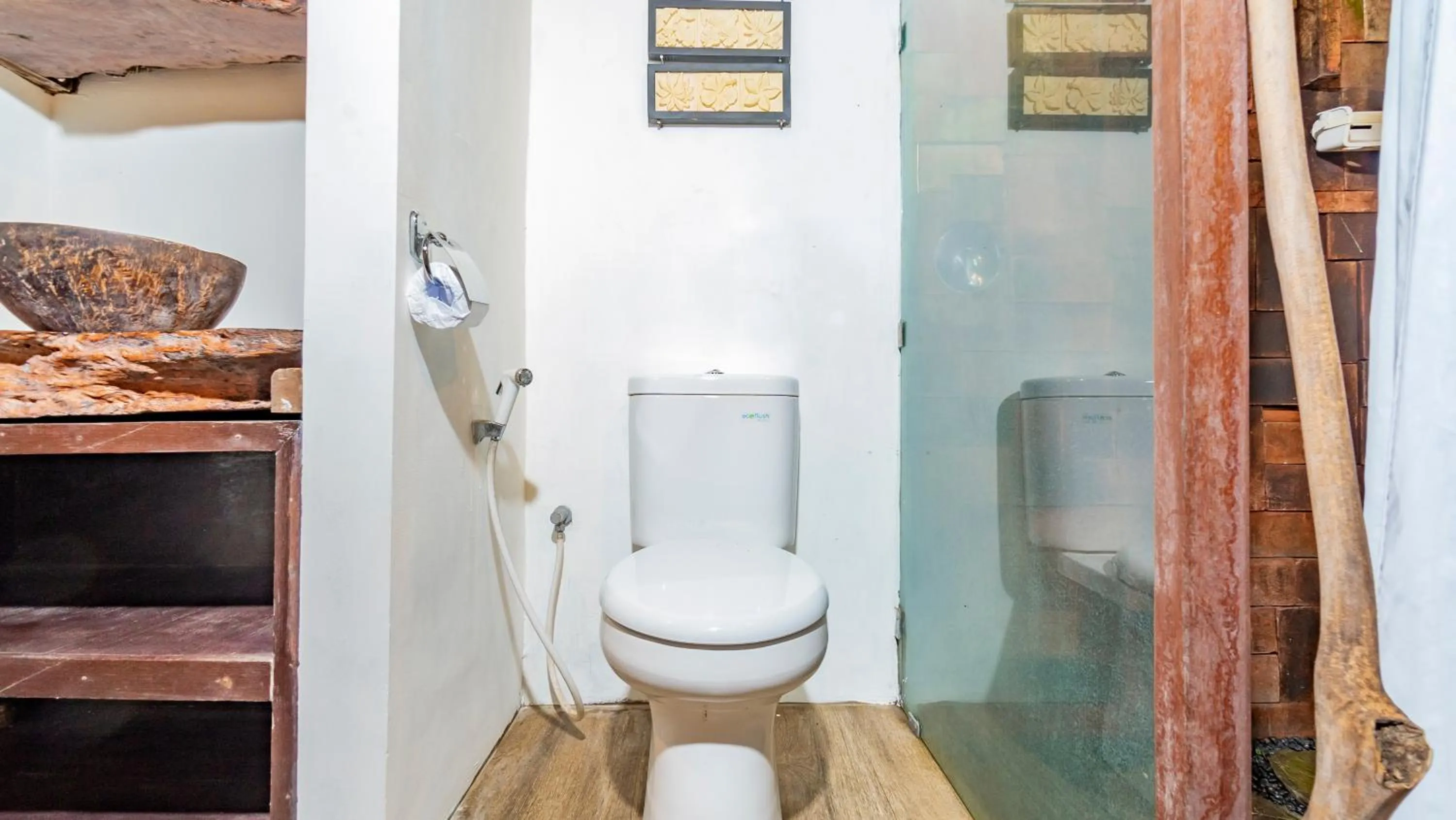 Toilet in Umah Tis Sebatu