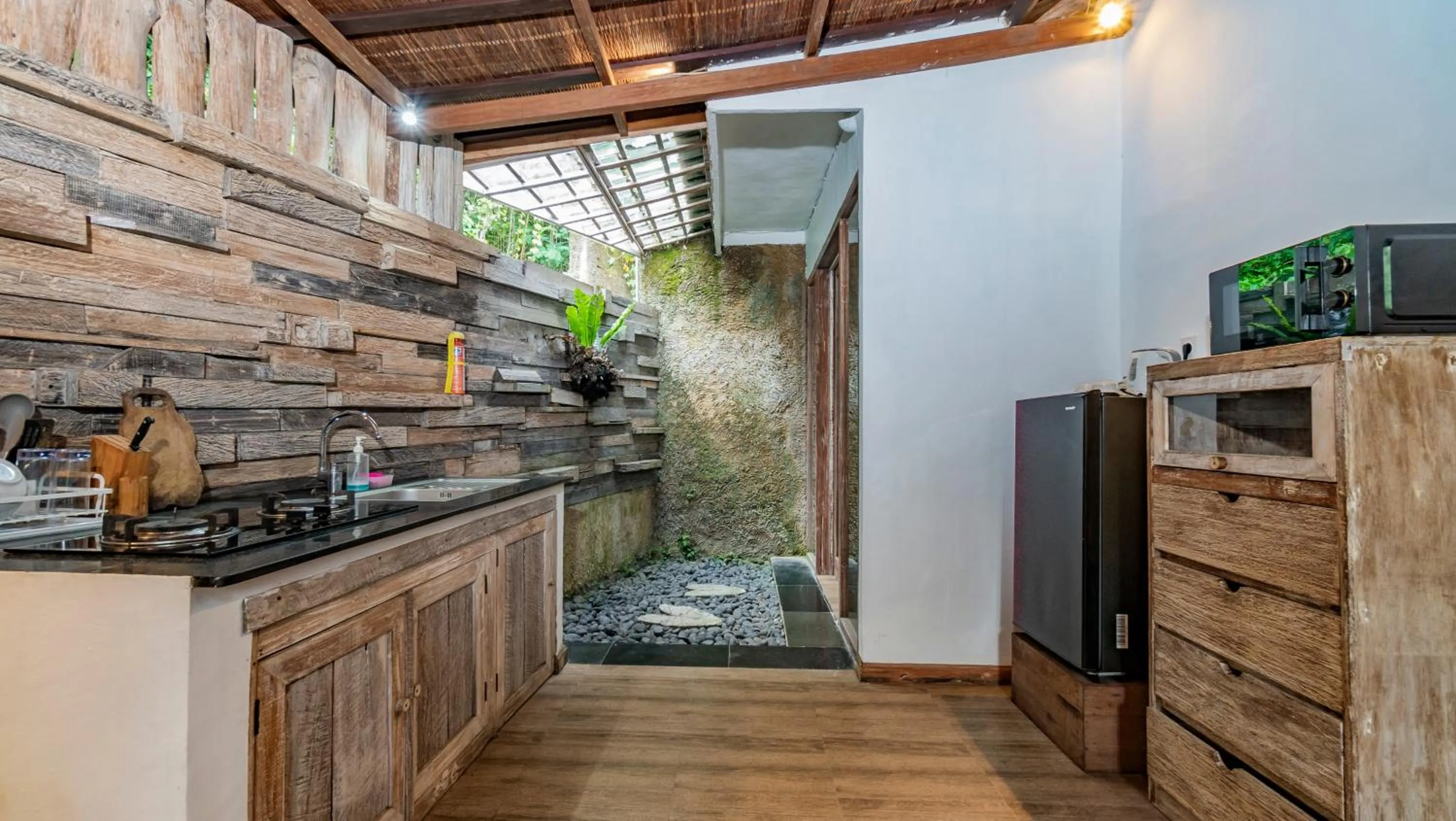 Kitchen or kitchenette in Umah Tis Sebatu