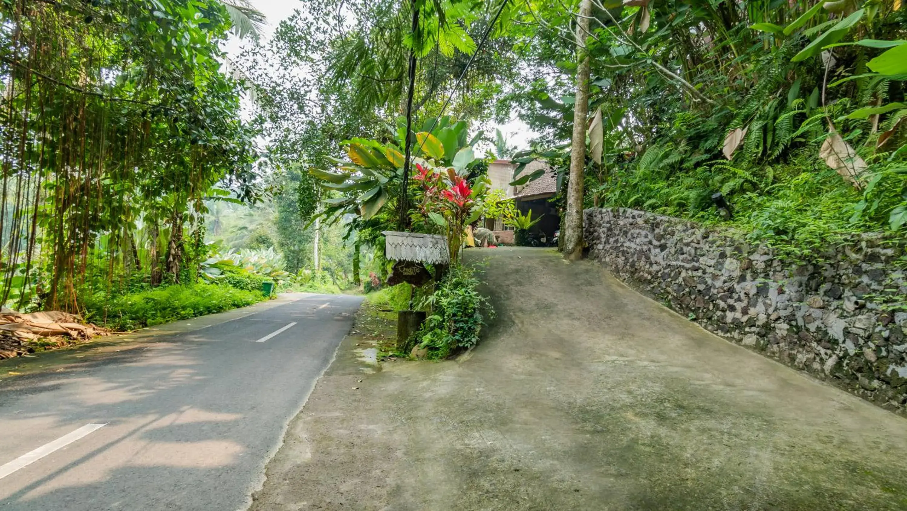 Facade/entrance in Umah Tis Sebatu Facade/entrance in Umah Tis Sebatu
