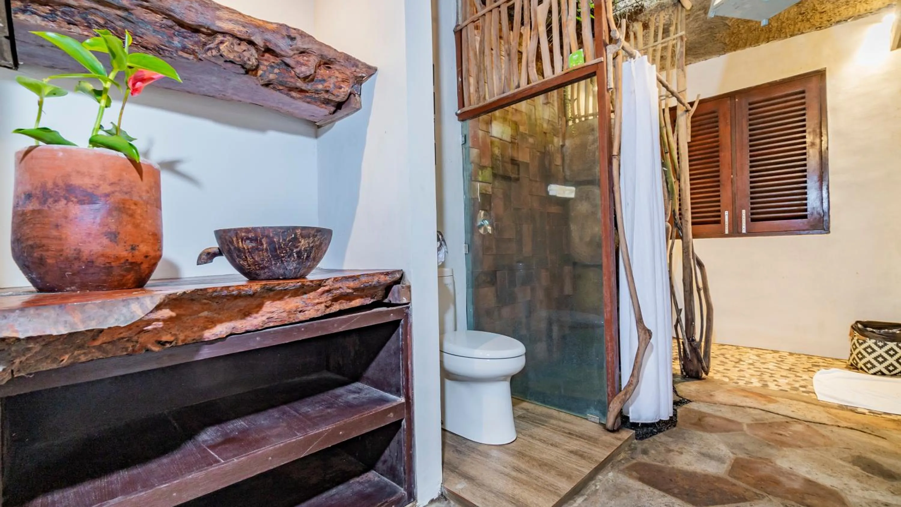 Shower in Umah Tis Sebatu