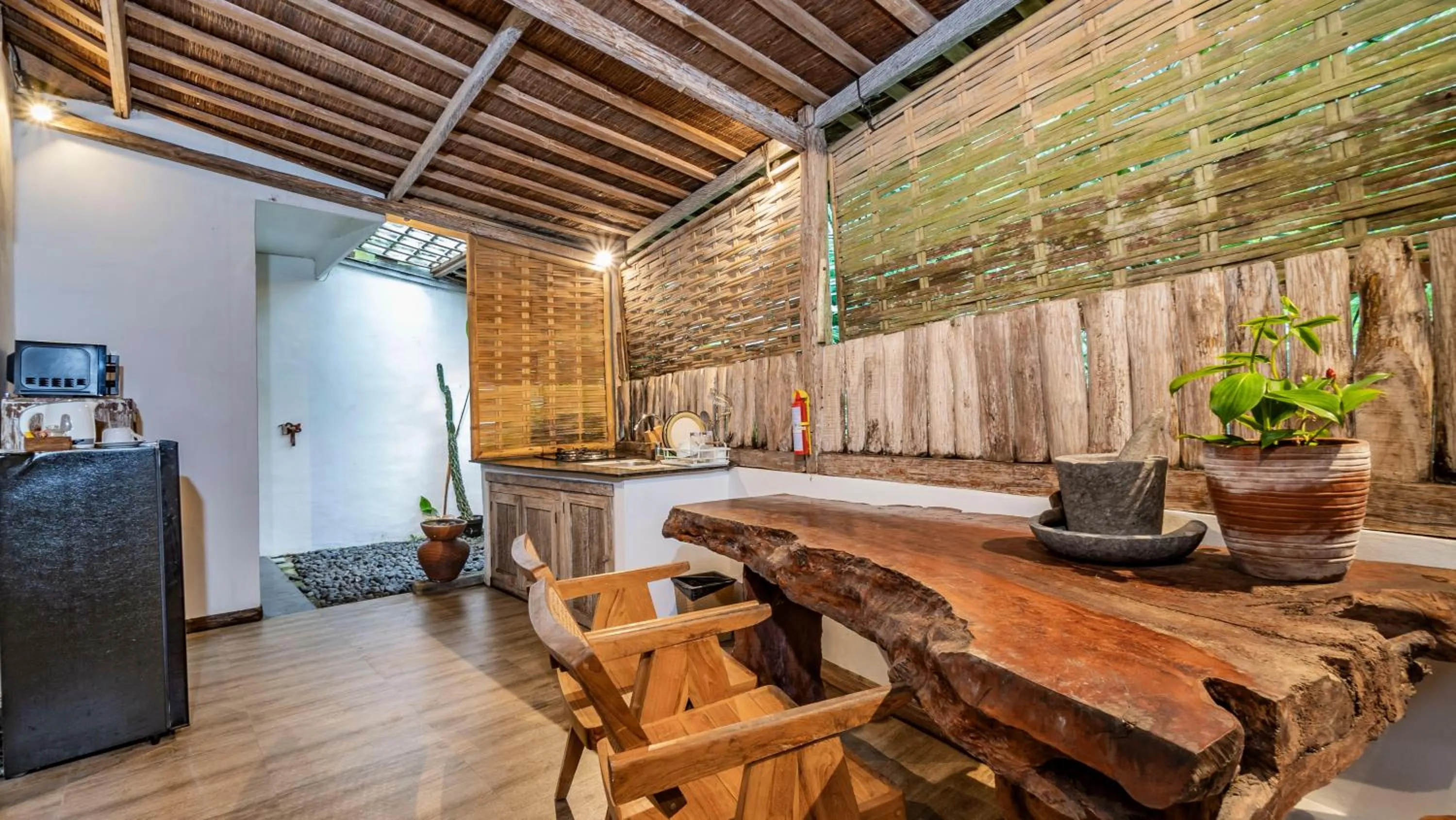 Kitchen or kitchenette in Umah Tis Sebatu