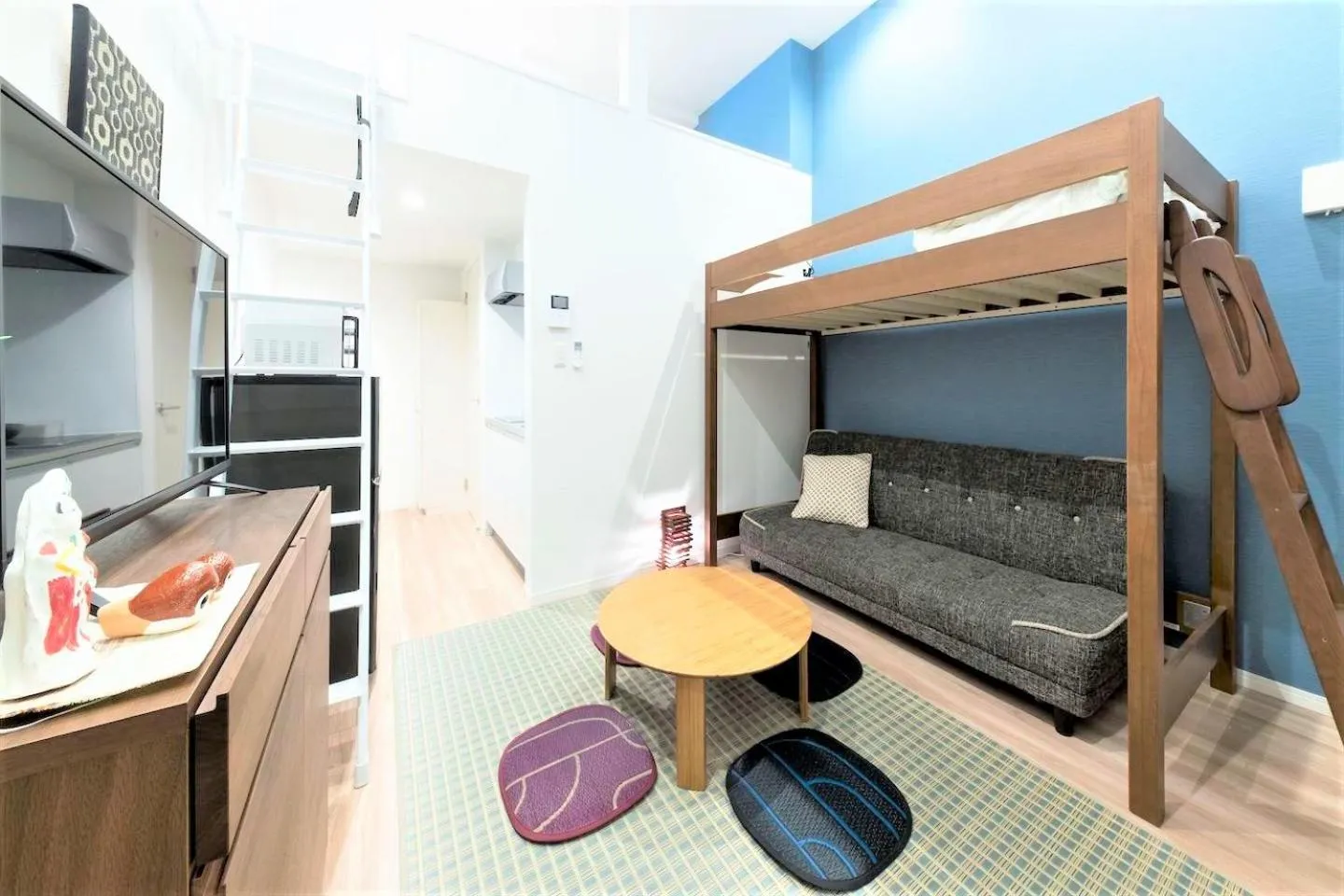 Living room, Bed in TRIP POD SUMIYOSHI C