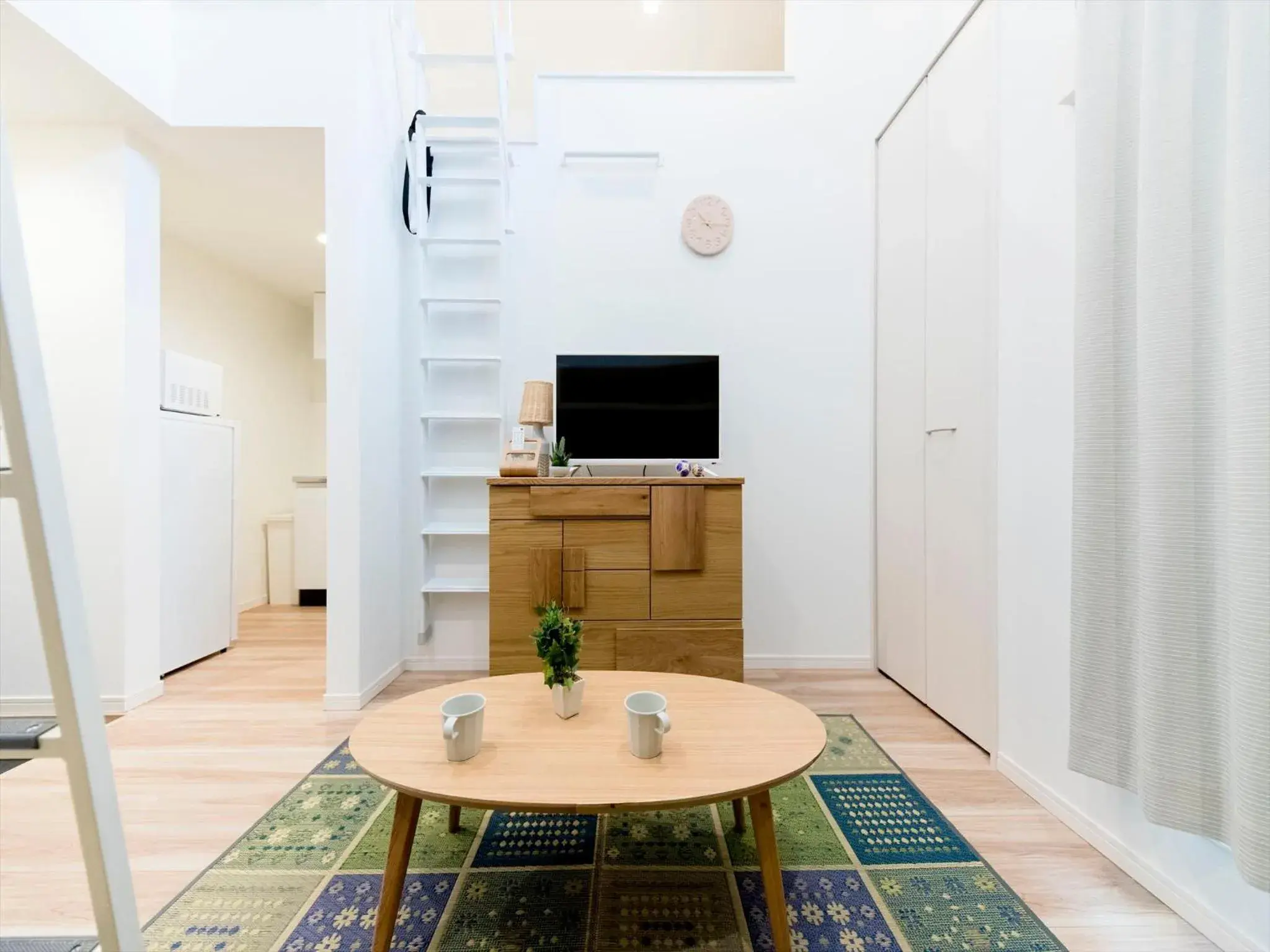 TV and multimedia in TRIP POD SUMIYOSHI C TV and multimedia in TRIP POD SUMIYOSHI C