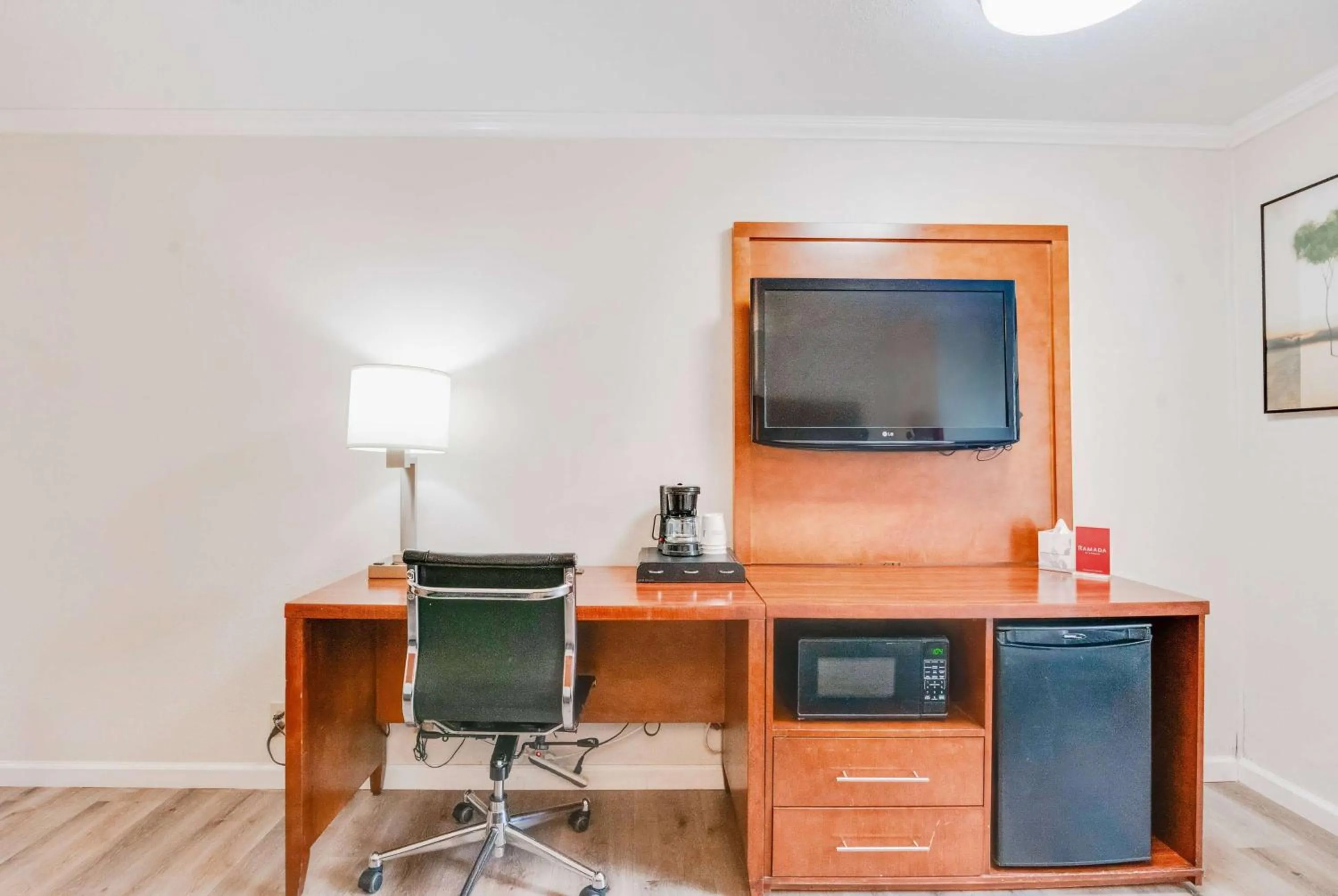 Photo of the whole room in Ramada by Wyndham Mountain View