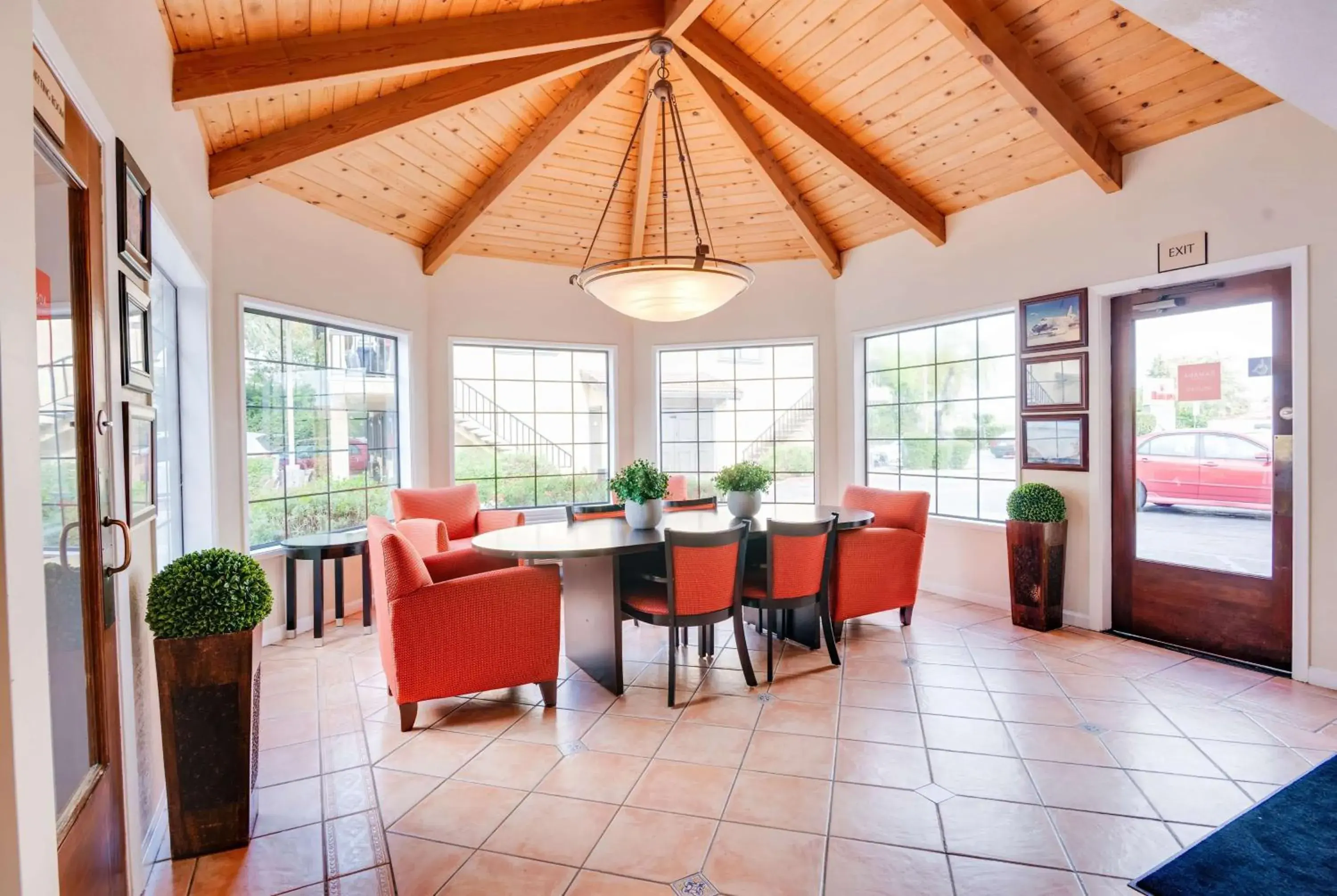 Lobby or reception in Ramada by Wyndham Mountain View Lobby or reception in Ramada by Wyndham Mountain View