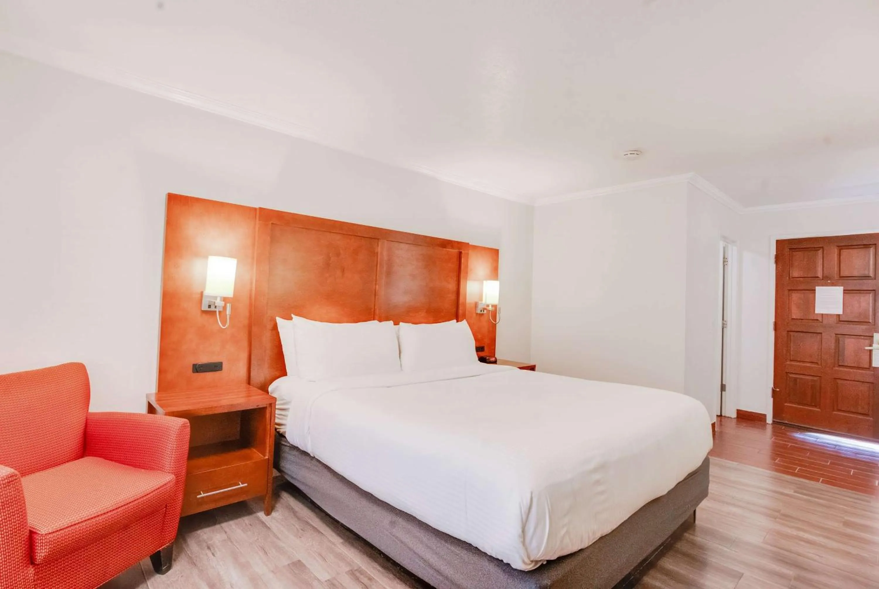 Photo of the whole room, Bed in Ramada by Wyndham Mountain View