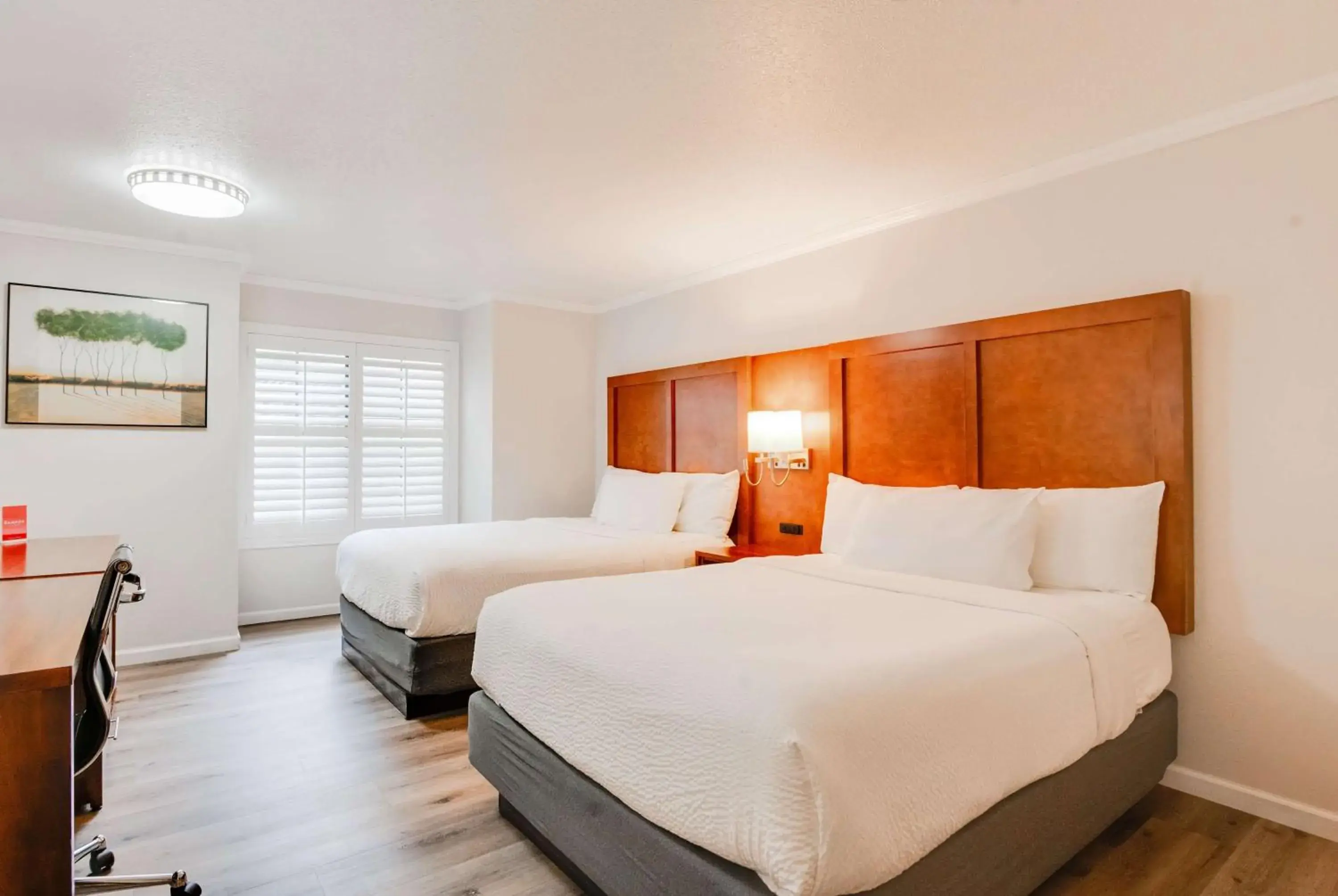 Photo of the whole room, Bed in Ramada by Wyndham Mountain View Photo of the whole room, Bed in Ramada by Wyndham Mountain View