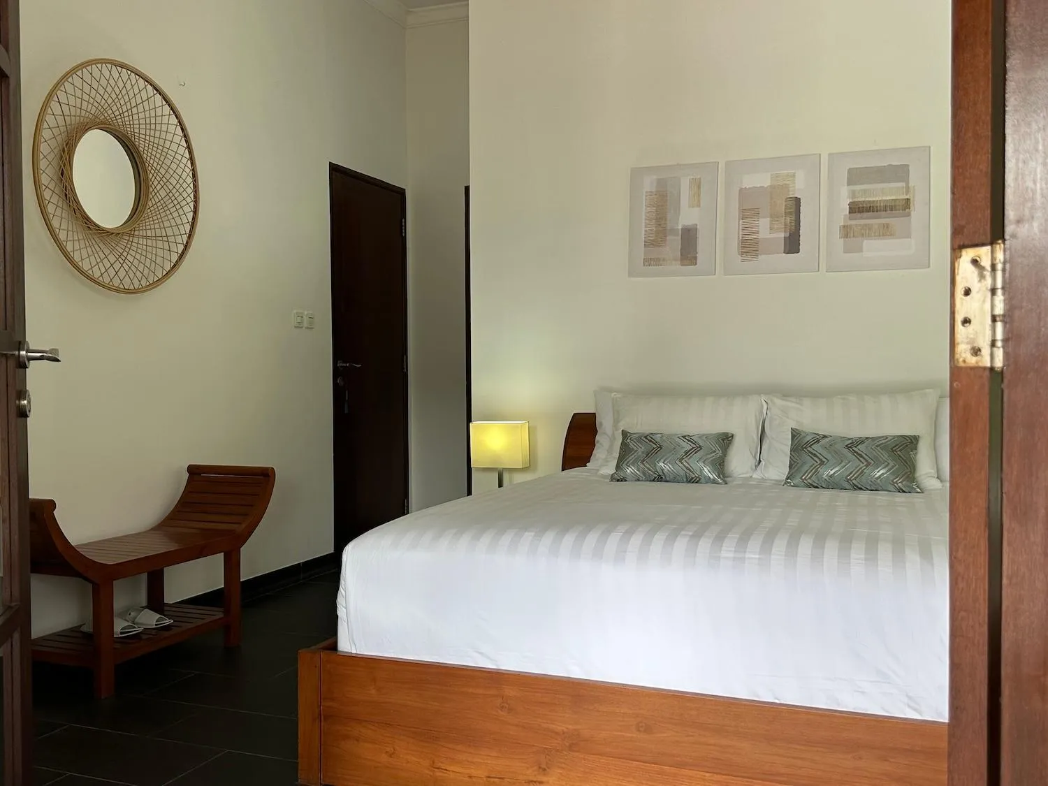 Bed in Bale Solah Lombok Holiday Resort