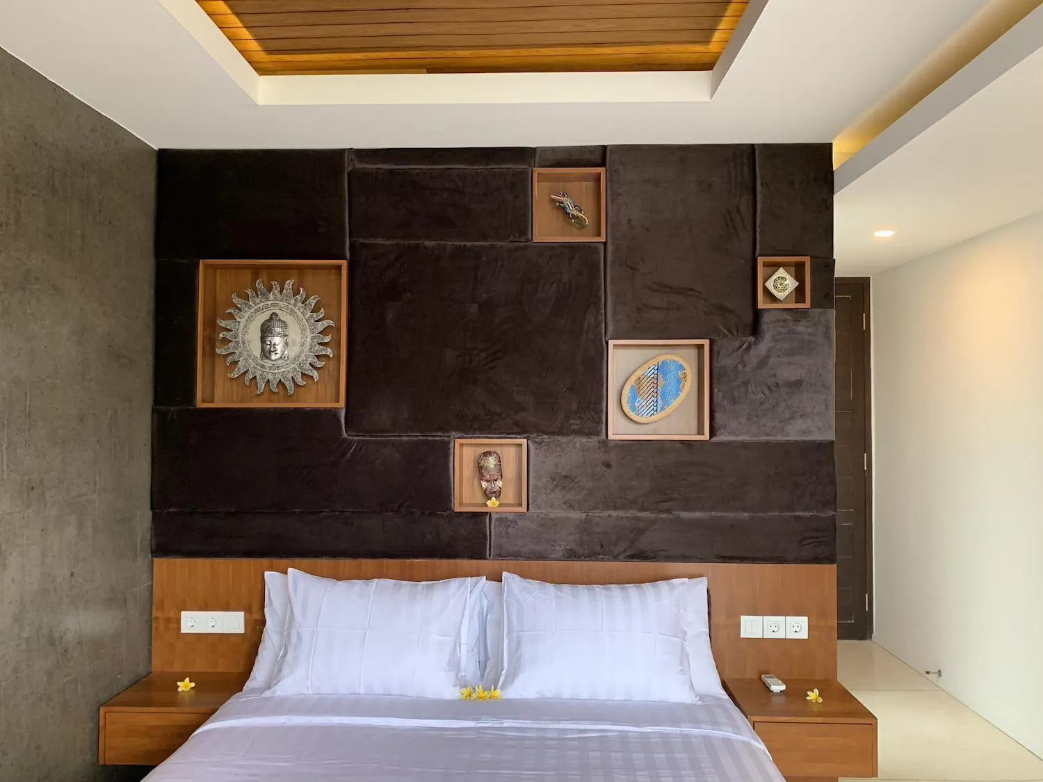 Bed in Bale Solah Lombok Holiday Resort