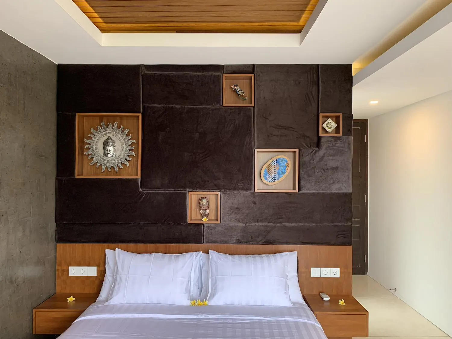 Bed in Bale Solah Lombok Holiday Resort