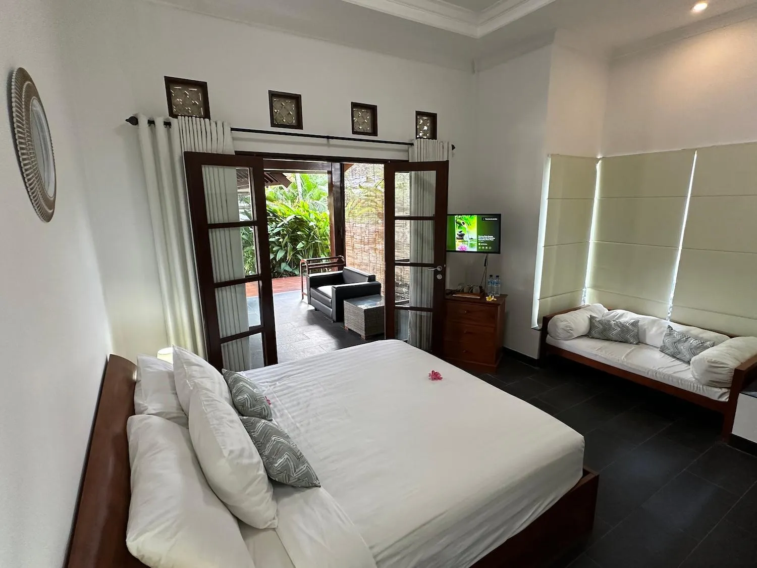 Bed in Bale Solah Lombok Holiday Resort