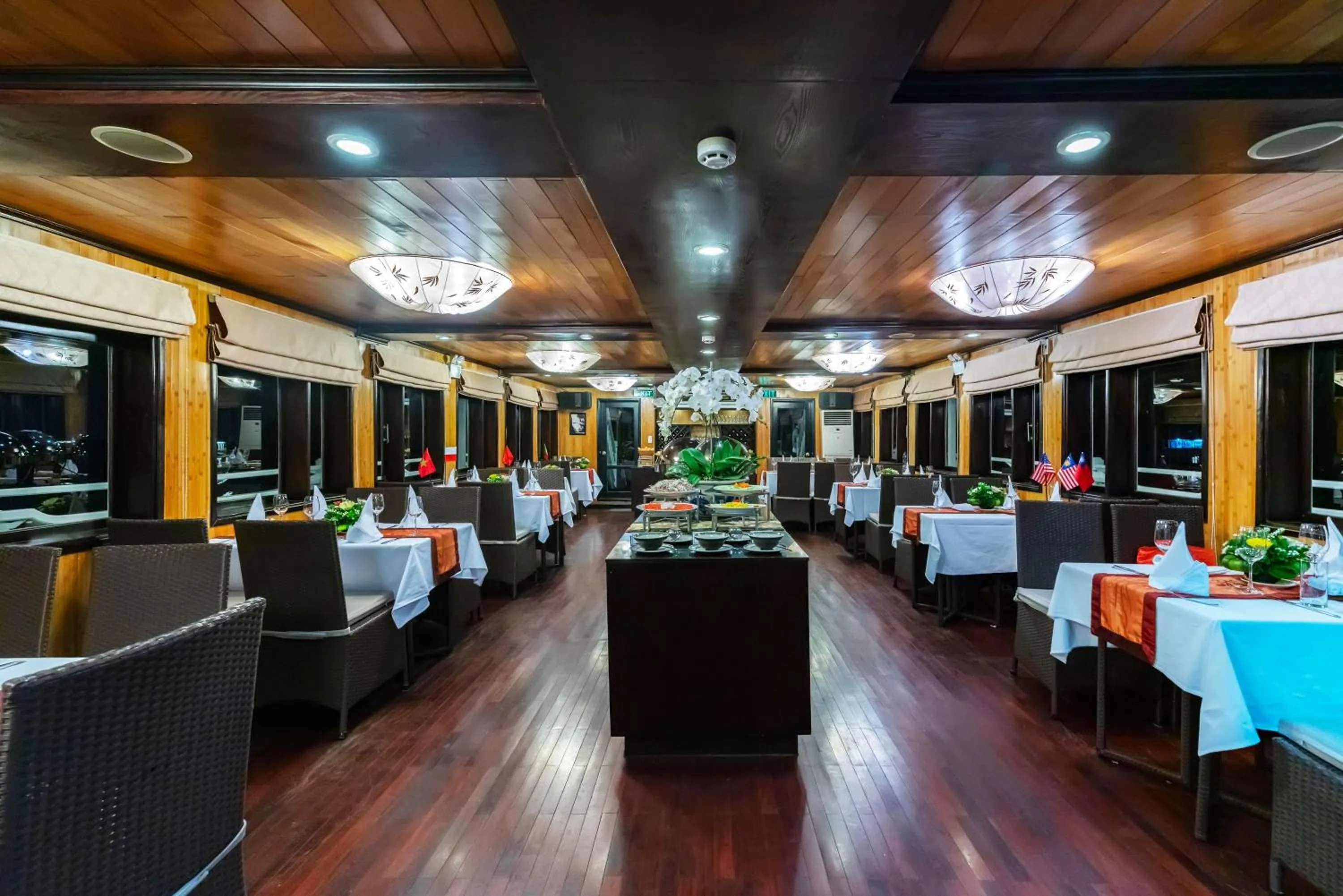 Restaurant/places to eat in Syrena Cruises