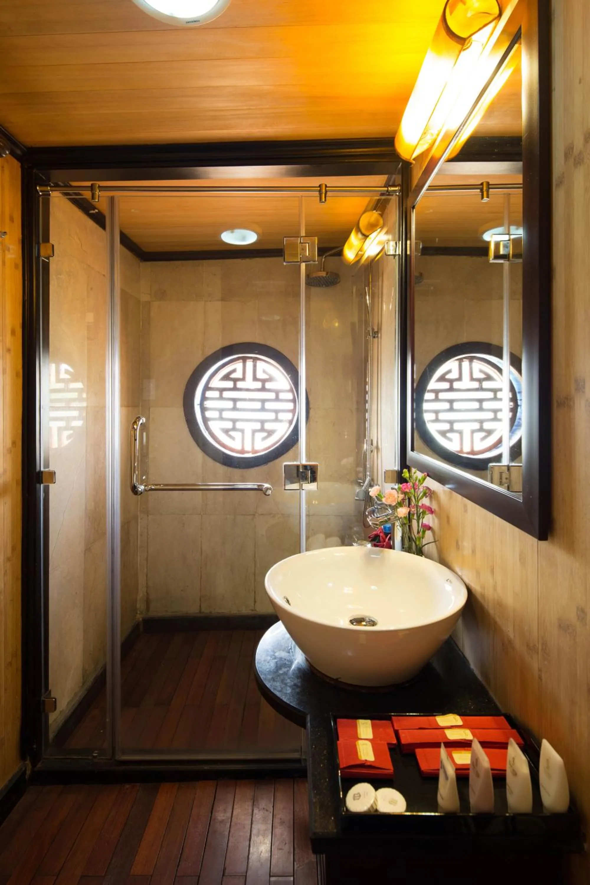 Bathroom in Syrena Cruises