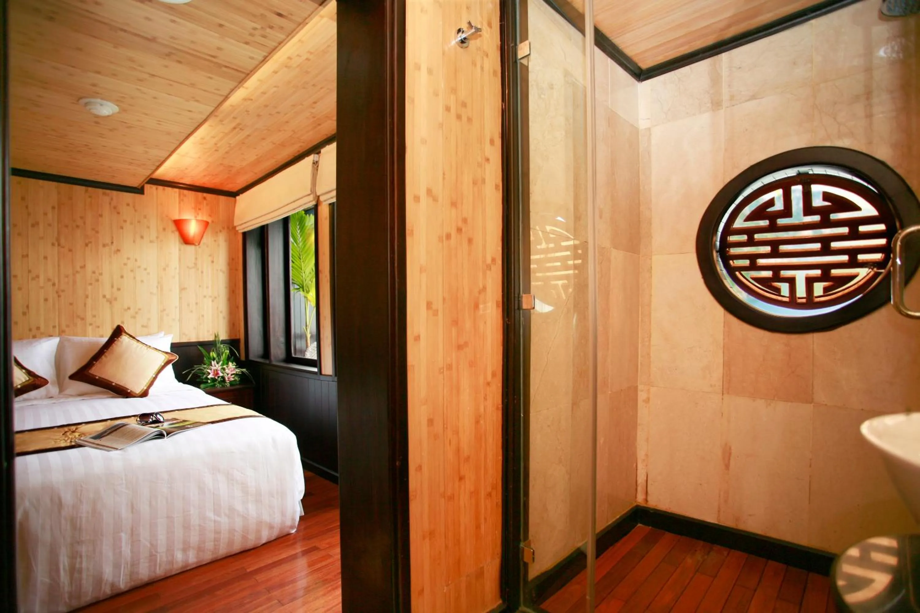 Decorative detail, Bed in Syrena Cruises