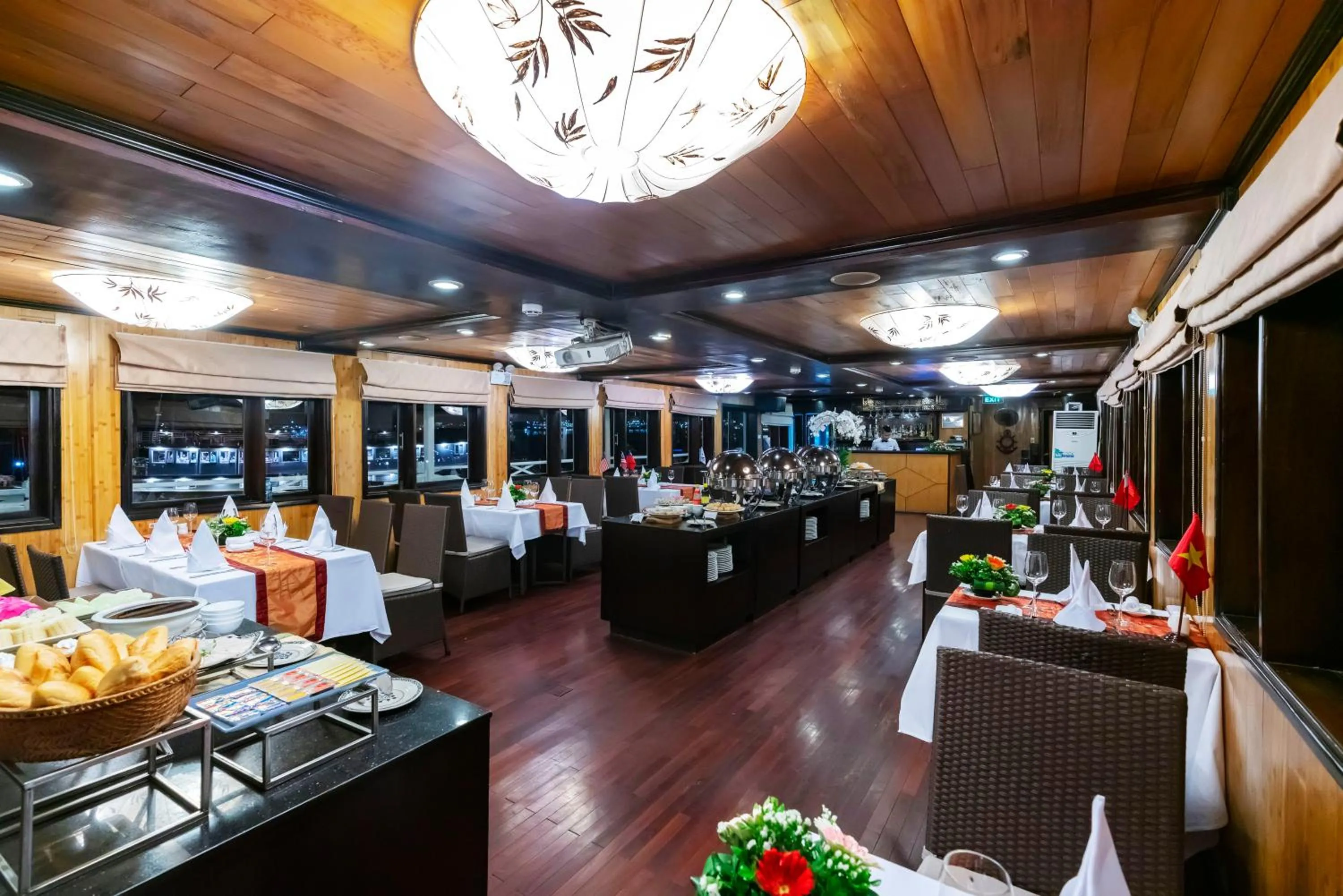 Restaurant/places to eat in Syrena Cruises