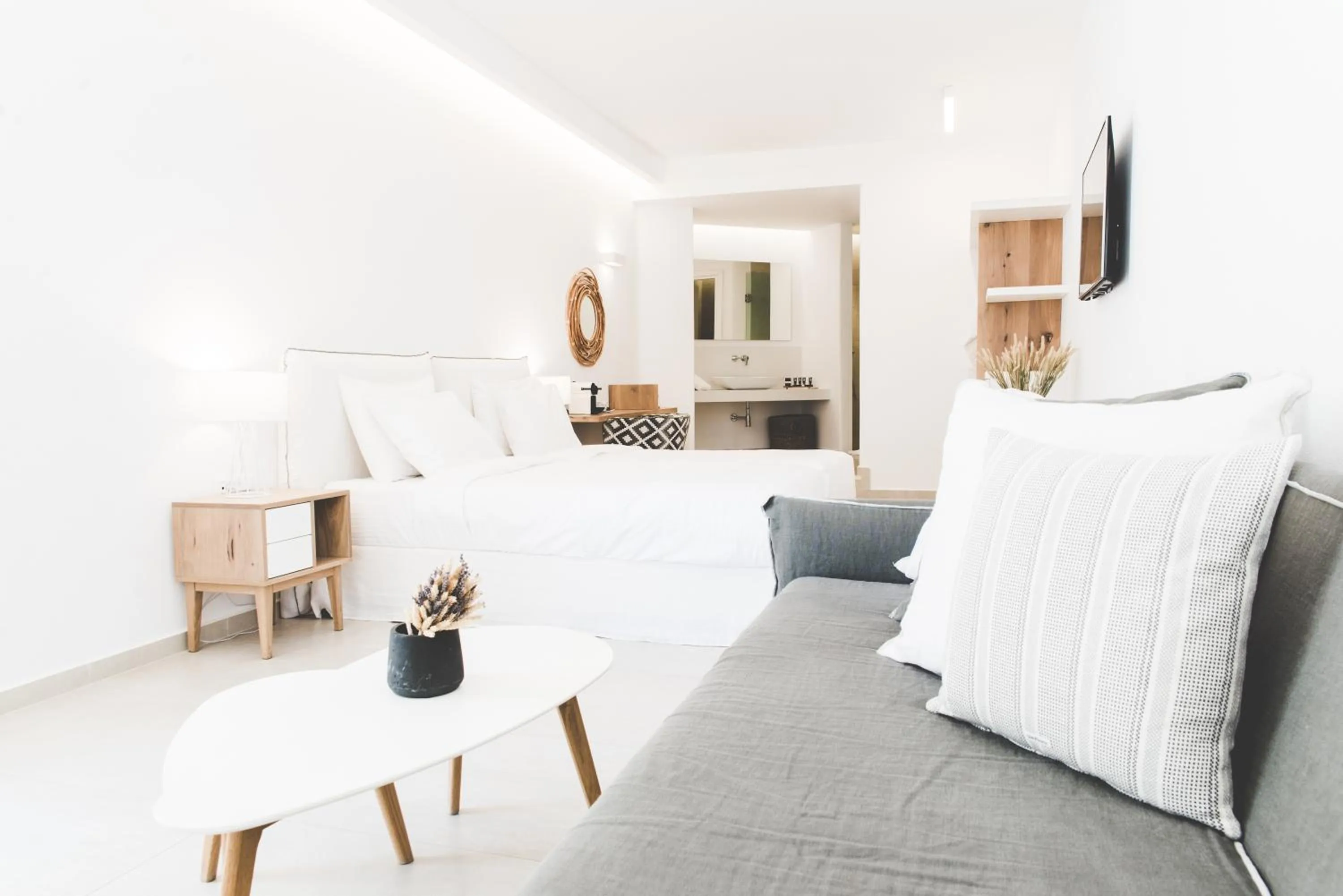 Photo of the whole room, Bed in Super Paradise Hotel