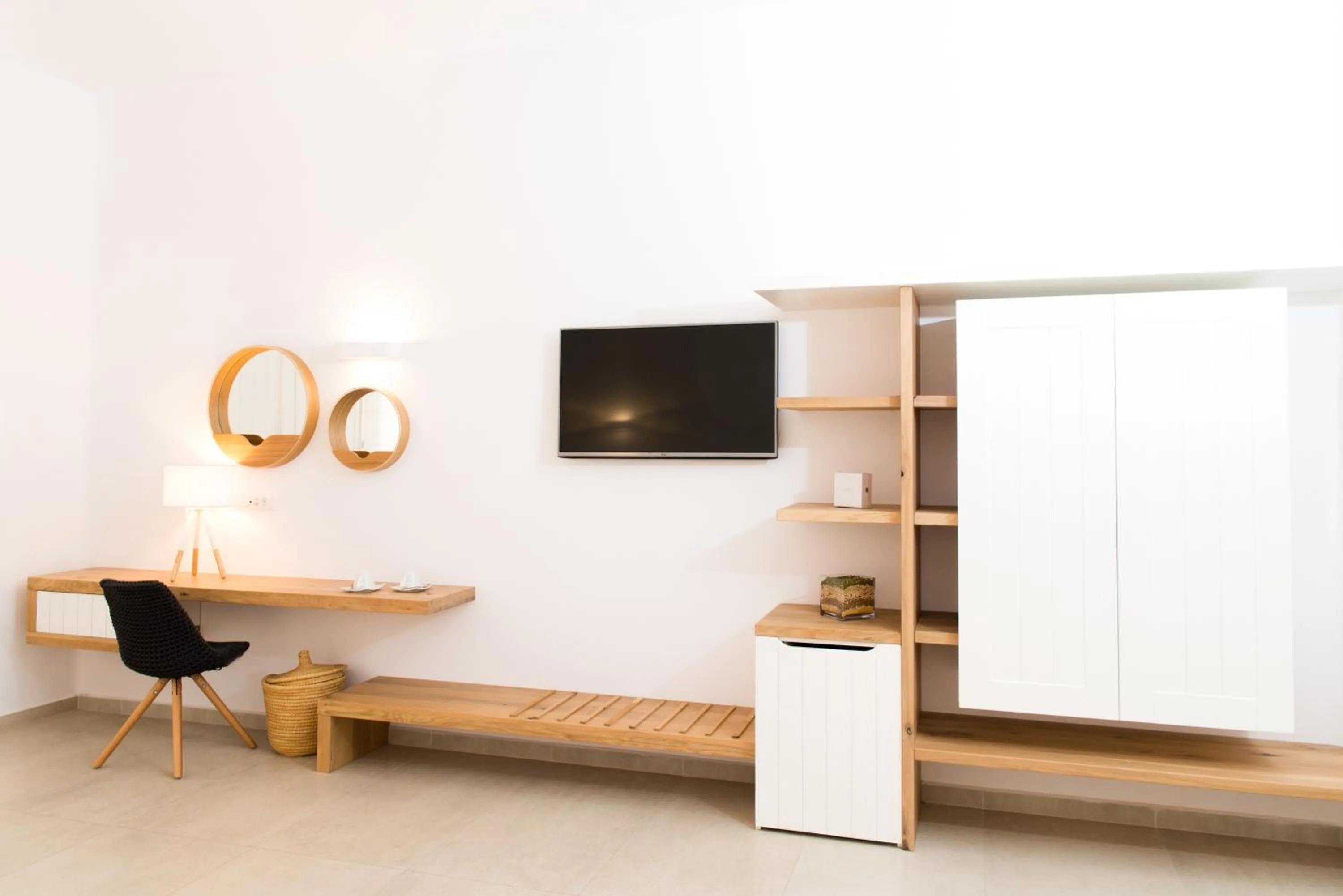 TV and multimedia in Super Paradise Hotel