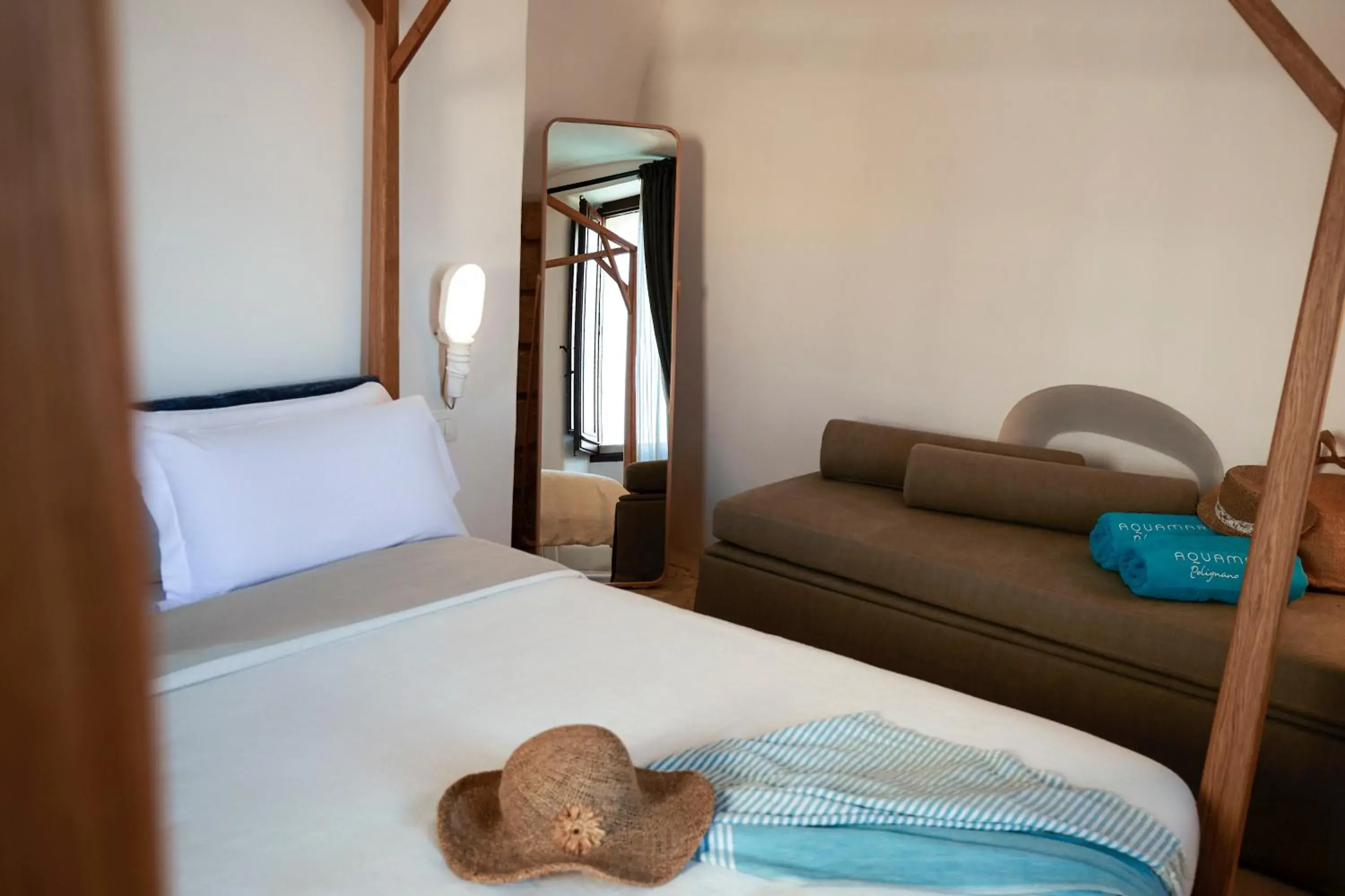 Photo of the whole room, Bed in Aquamarea Photo of the whole room, Bed in Aquamarea