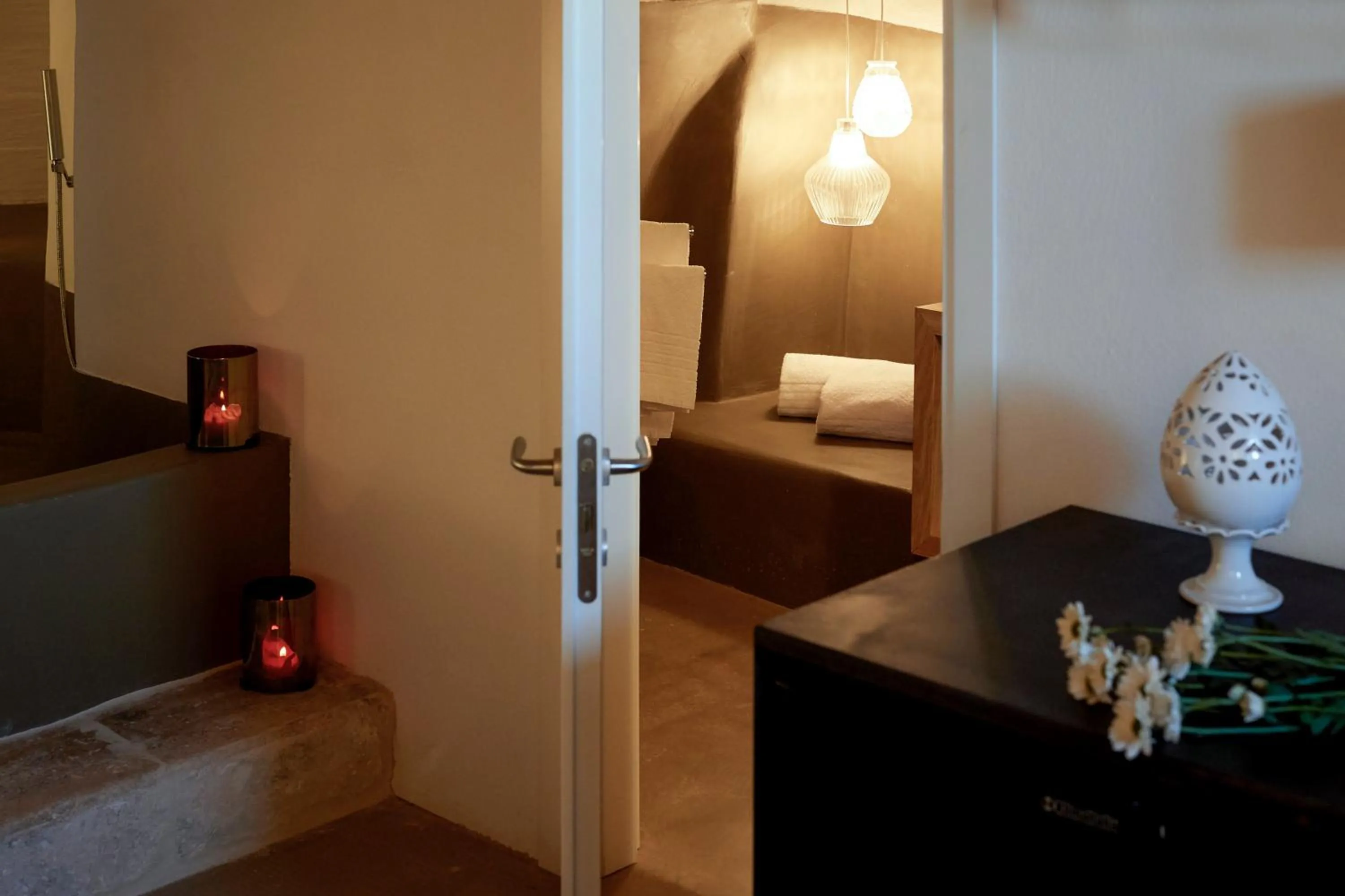 Photo of the whole room, Bed in Aquamarea