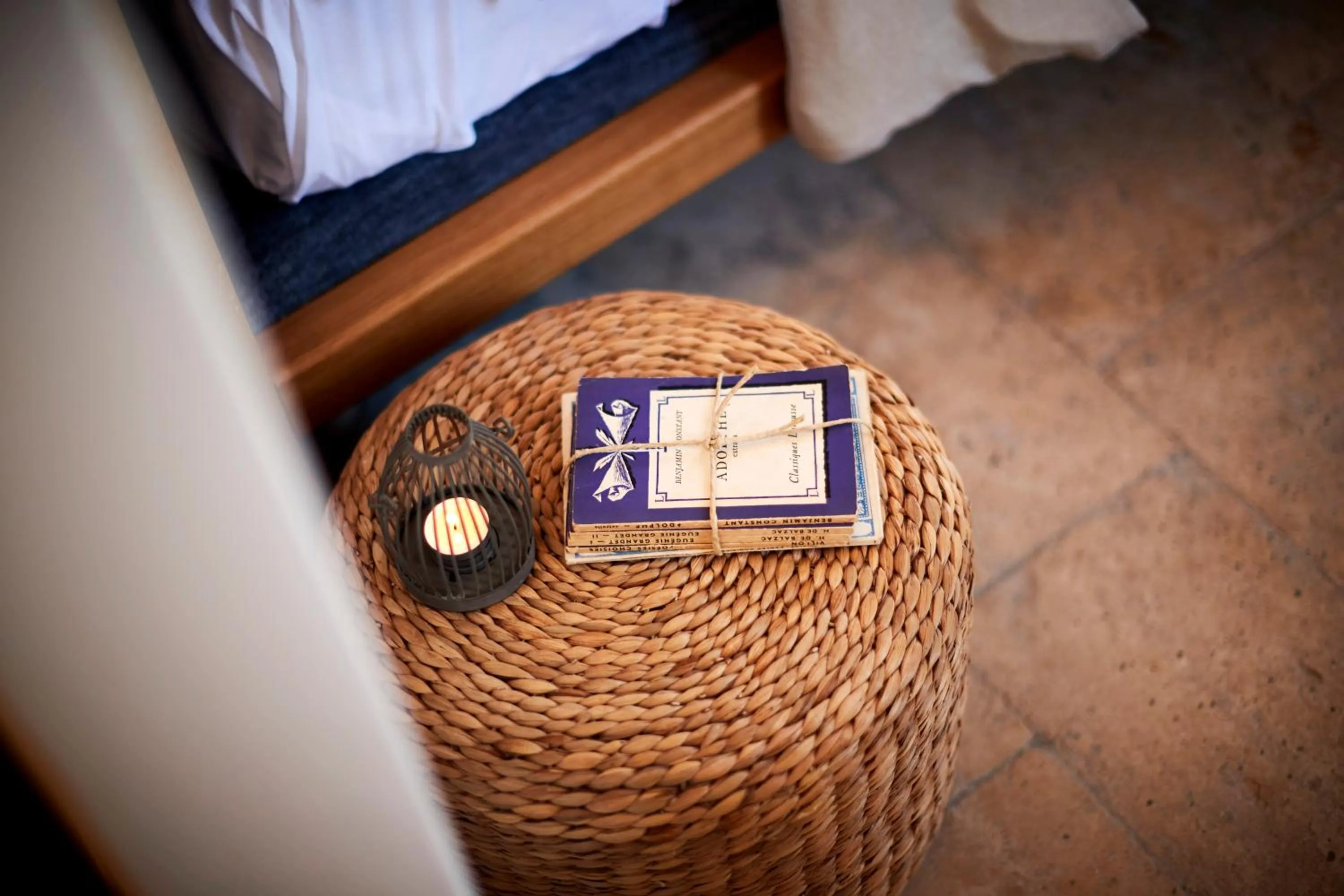 Decorative detail, Bed in Aquamarea