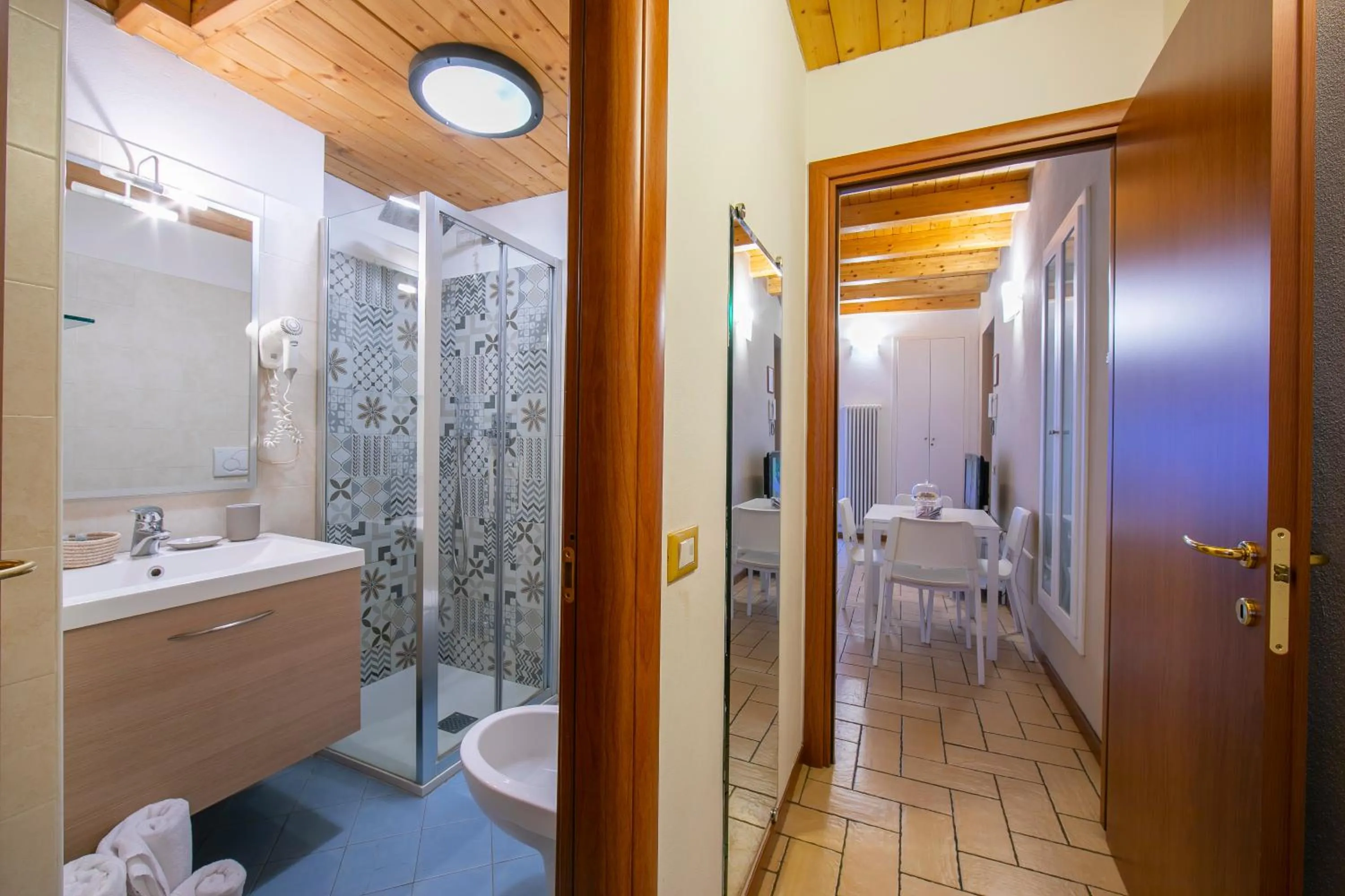 Bathroom in Le Stanze del Lago Apartments