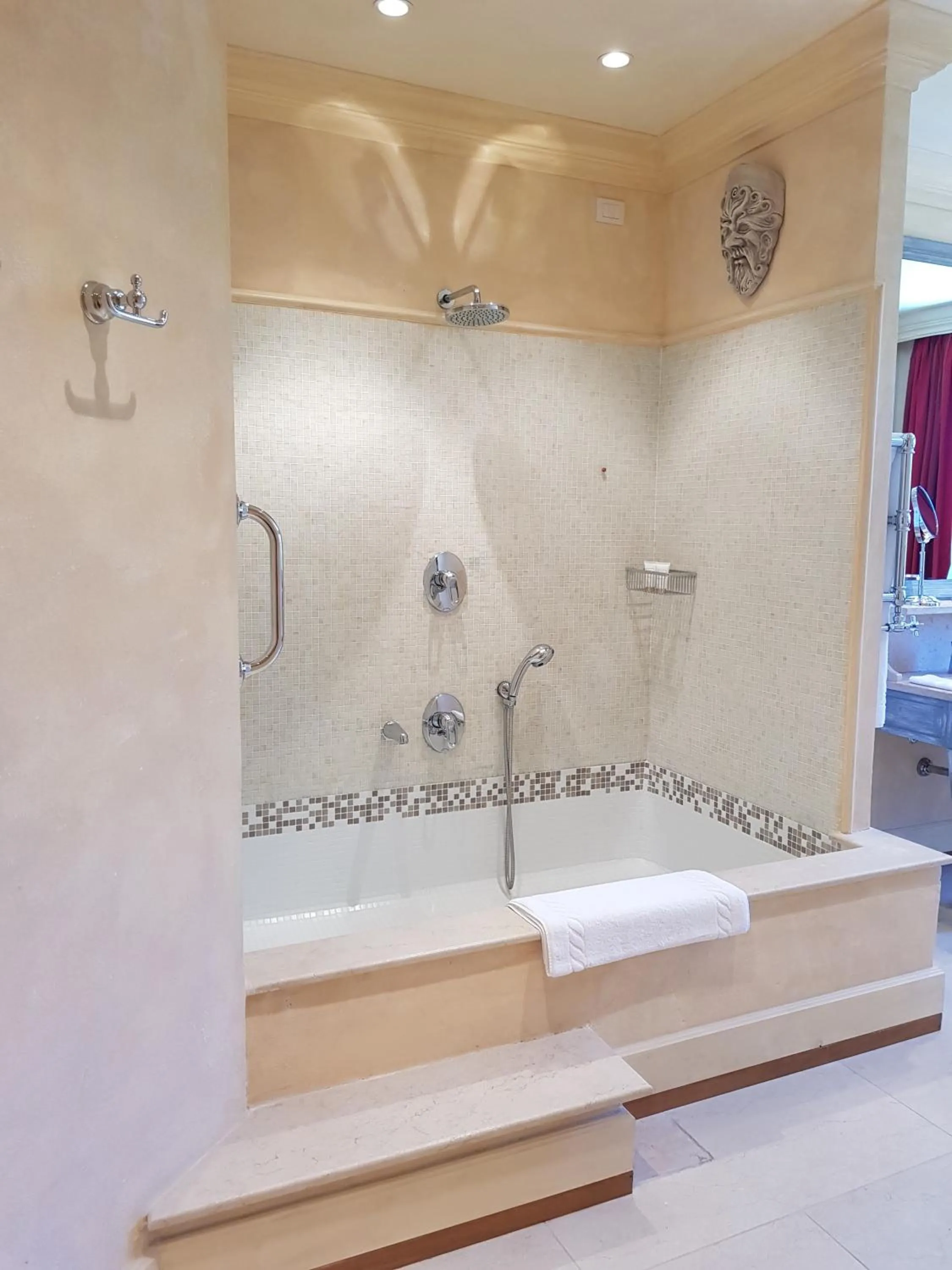 Shower in L'Andana Tenuta La Badiola