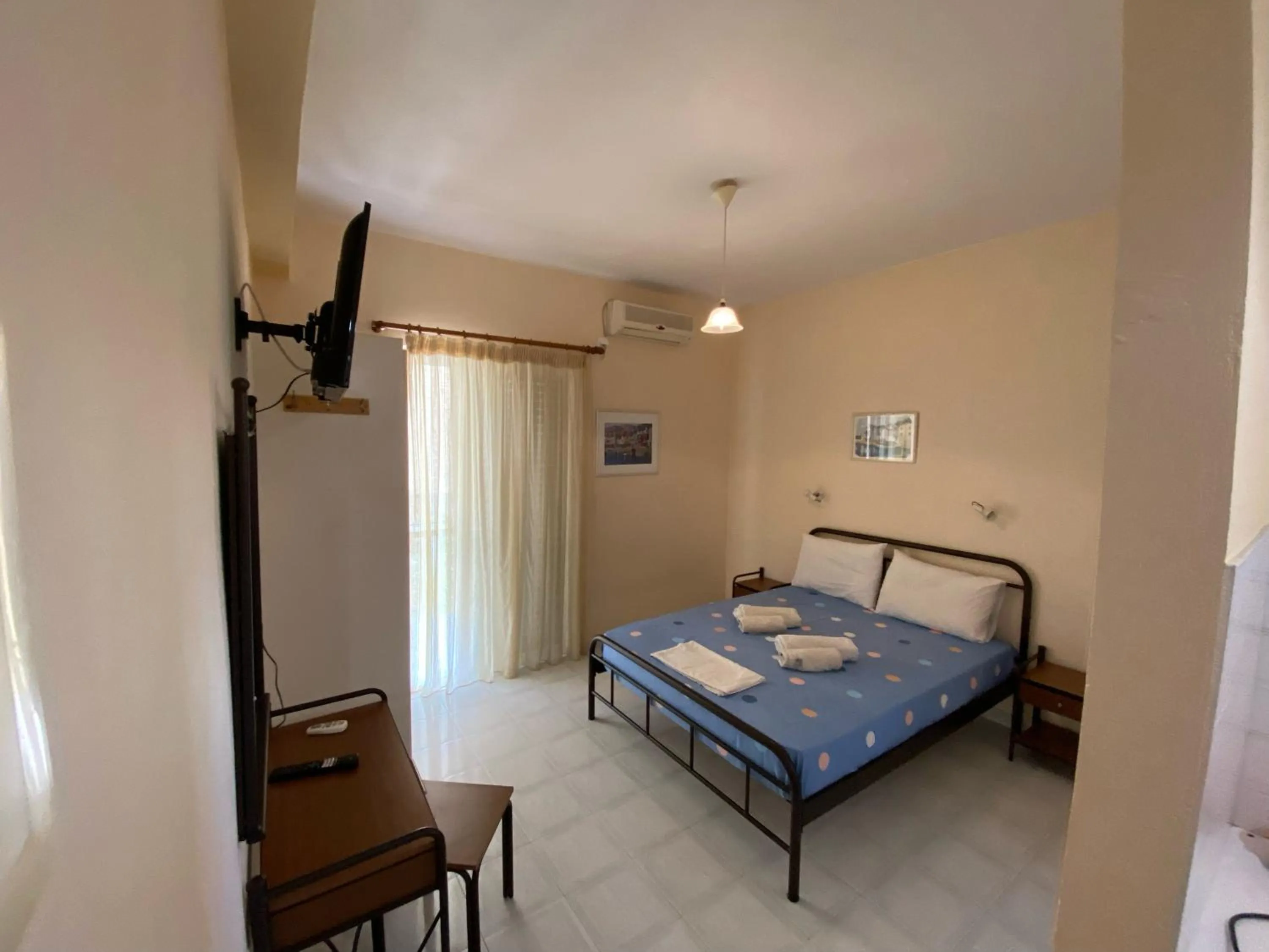 Bed in Polyxenis Rooms