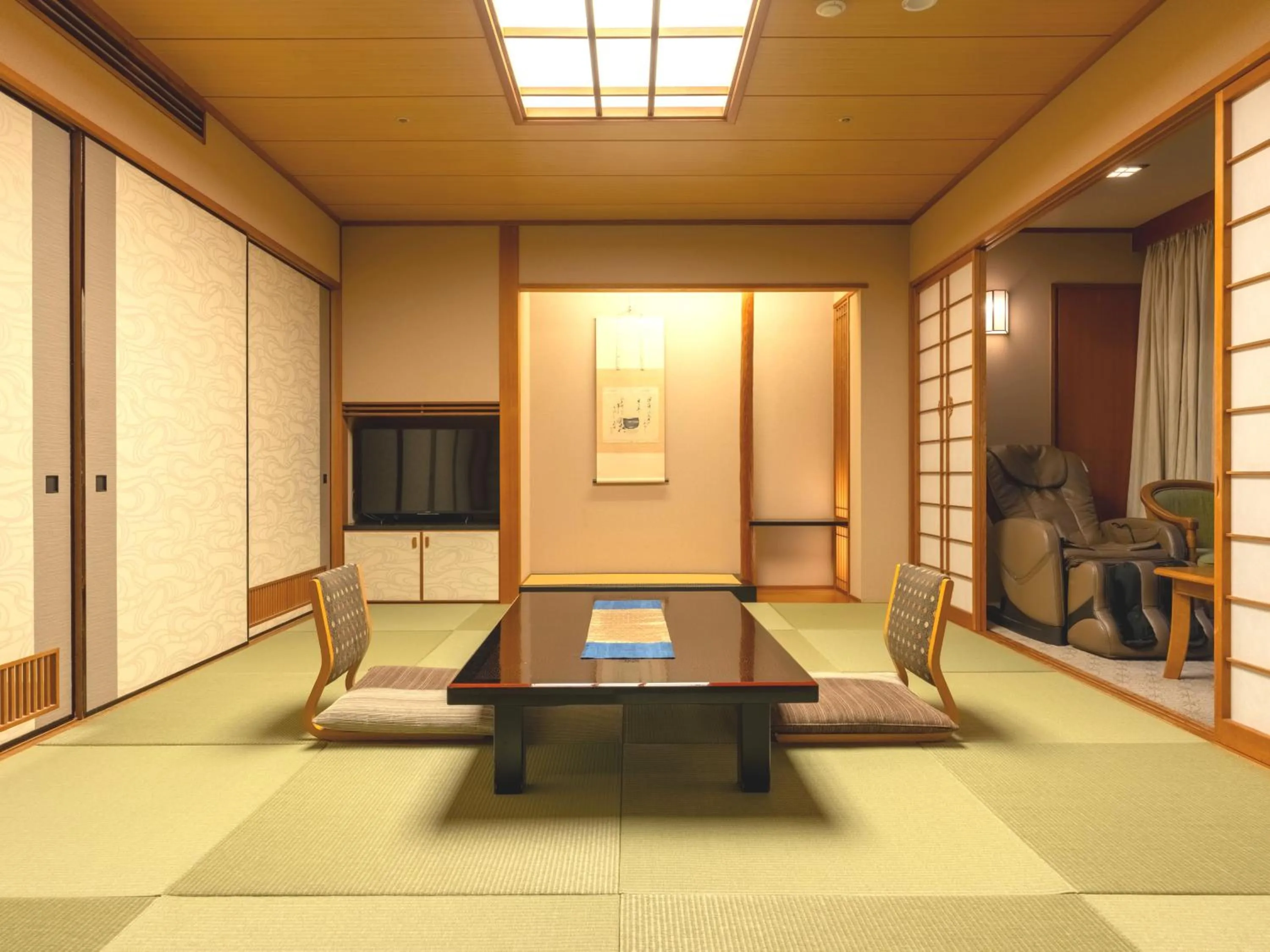 Photo of the whole room in Kumano-bettei Nakanoshima
