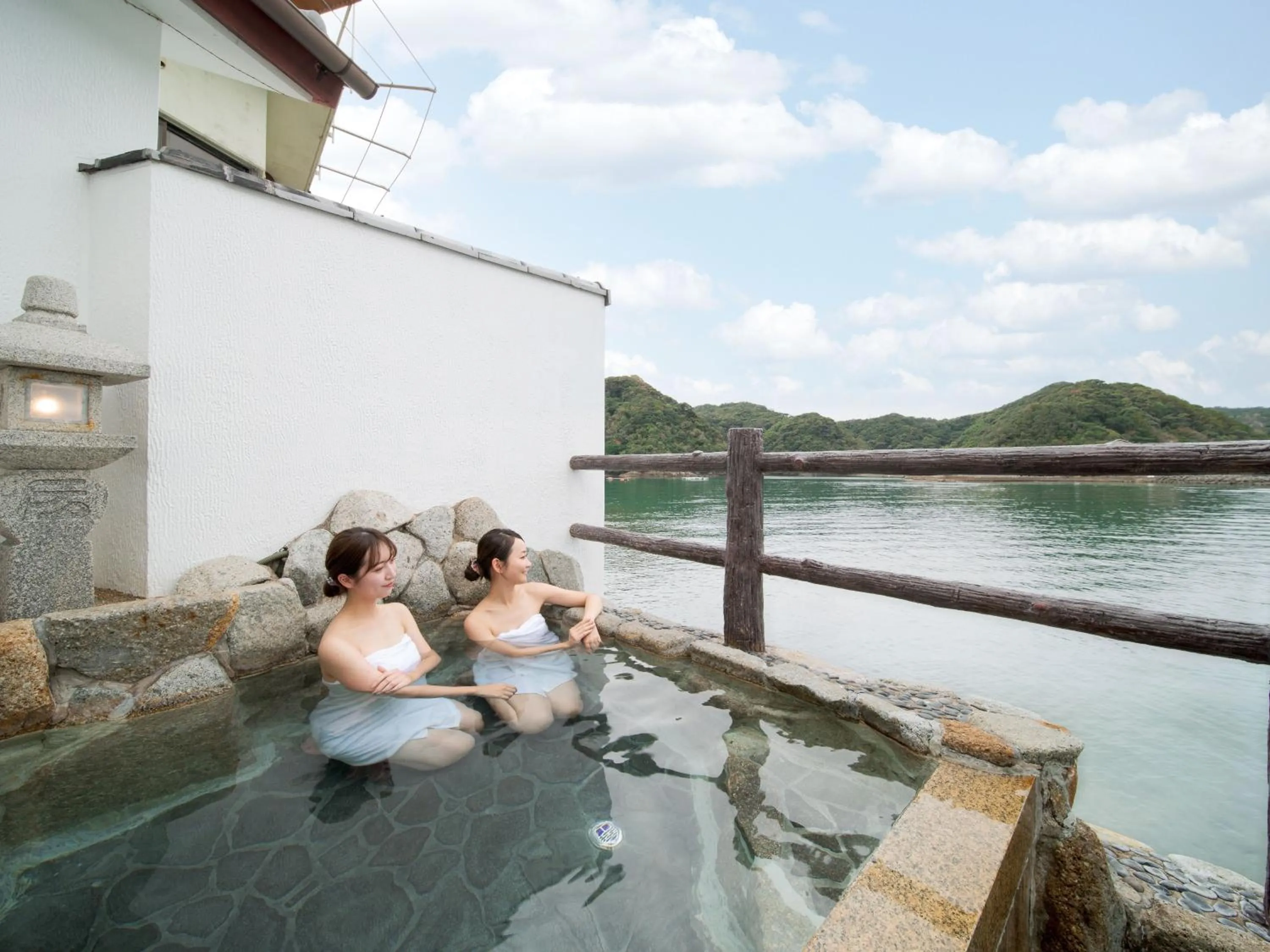 Hot Spring Bath in Kumano-bettei Nakanoshima