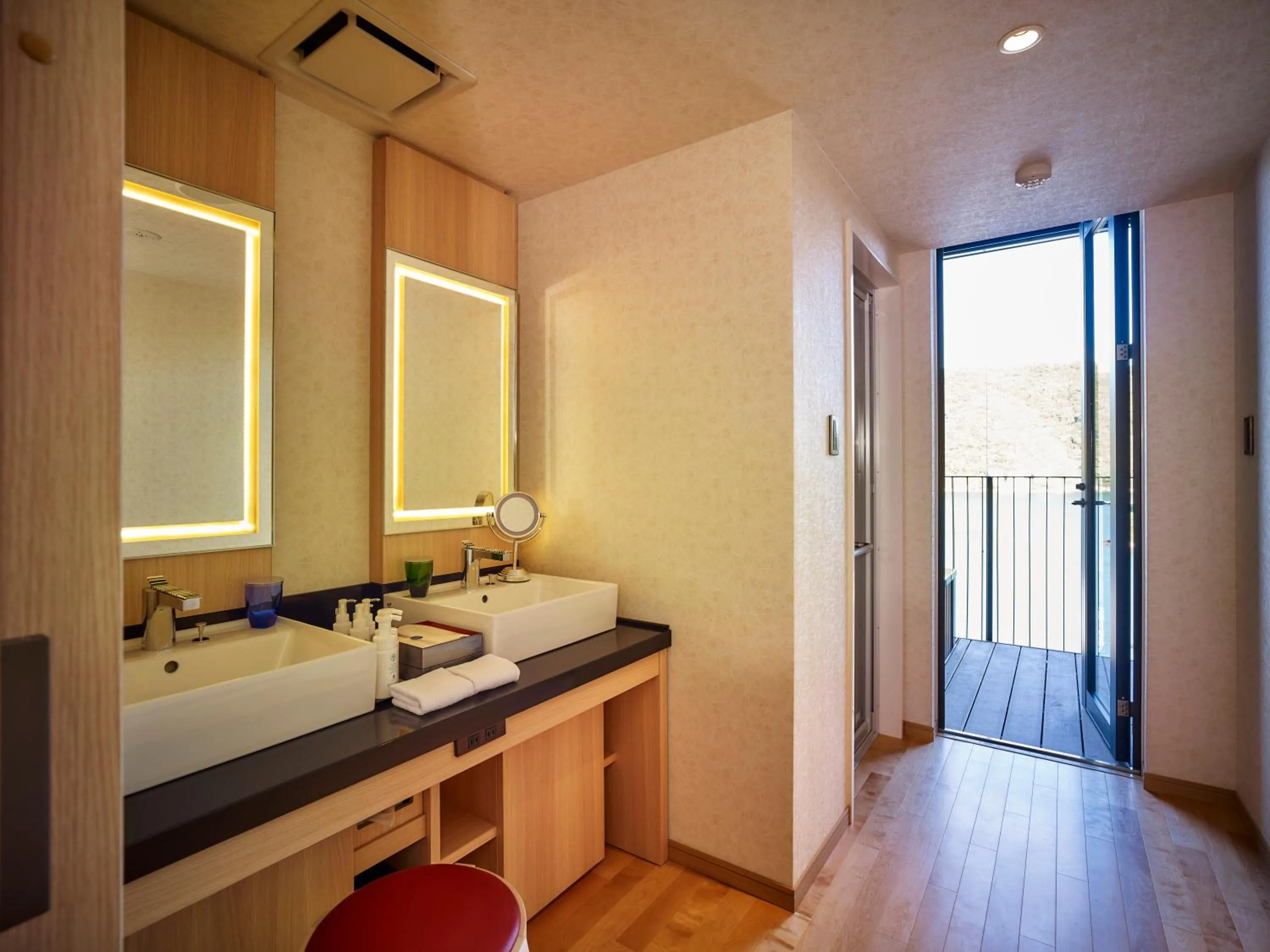 Photo of the whole room in Kumano-bettei Nakanoshima