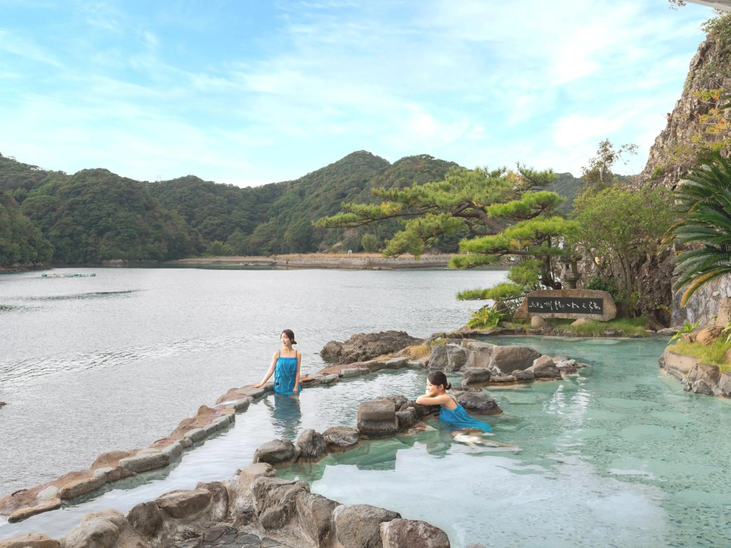 Hot Spring Bath in Kumano-bettei Nakanoshima