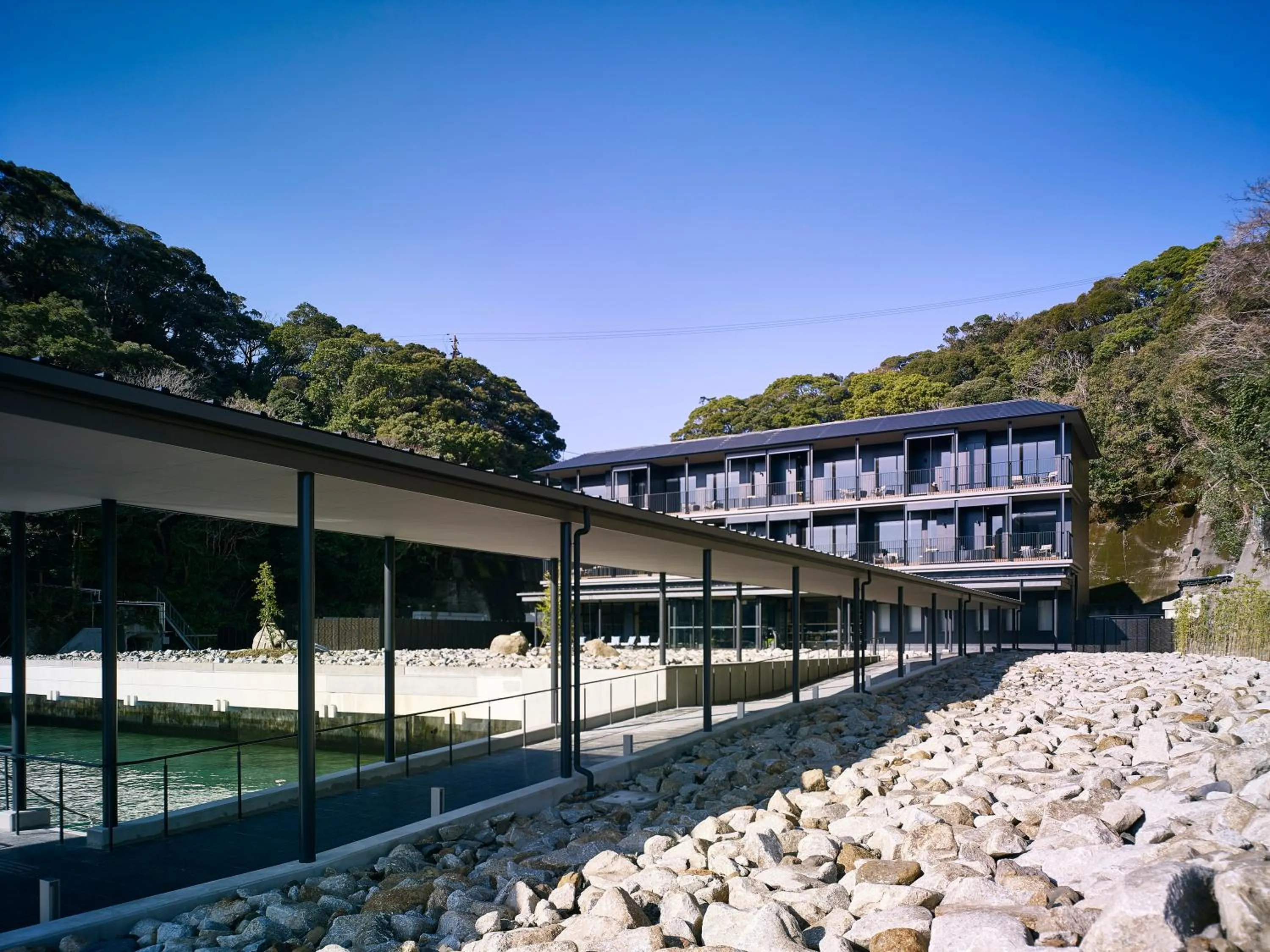 Facade/entrance in Kumano-bettei Nakanoshima