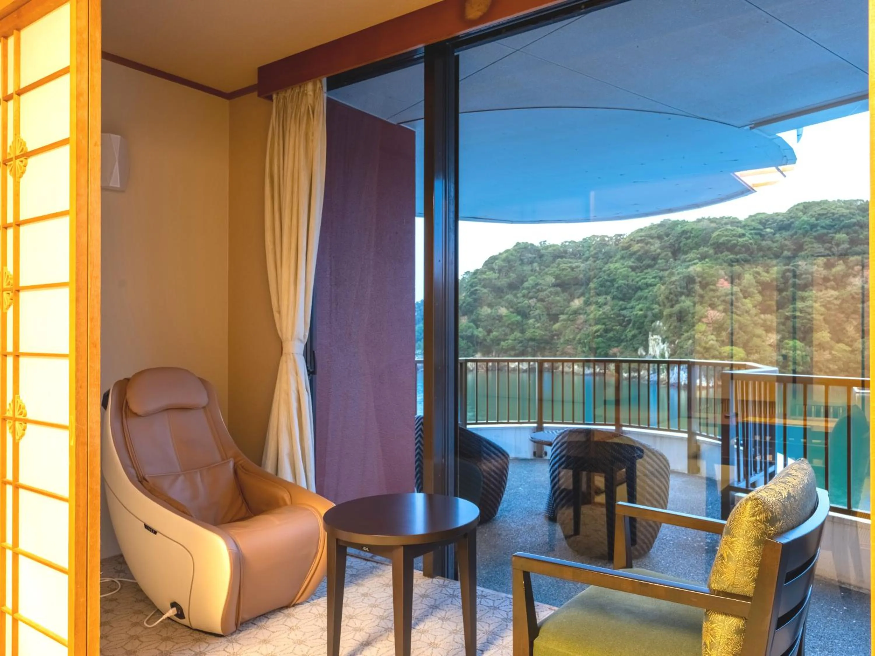 Photo of the whole room in Kumano-bettei Nakanoshima