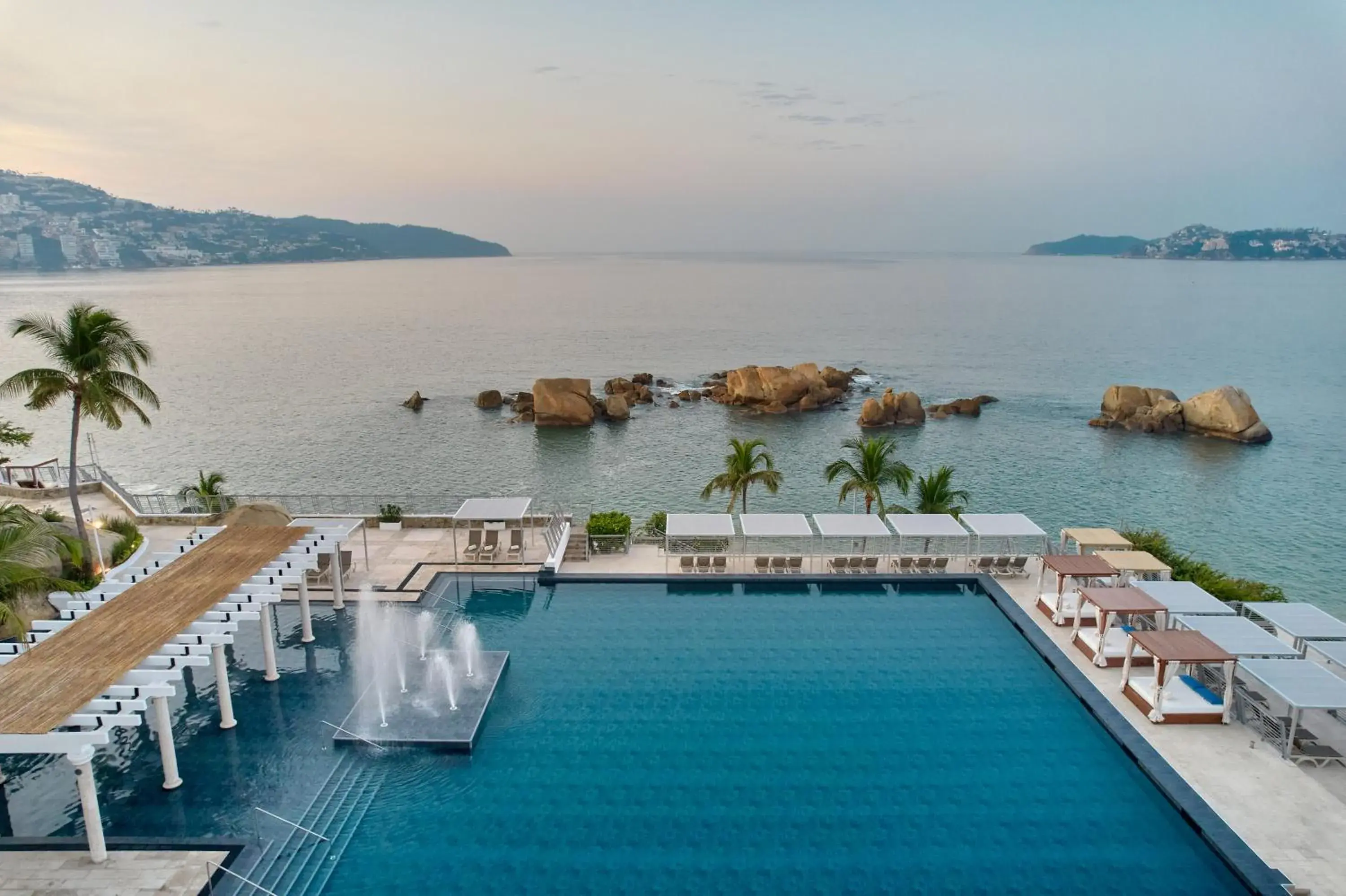 Pool view in Fiesta Americana Acapulco Villas Pool view in Fiesta Americana Acapulco Villas