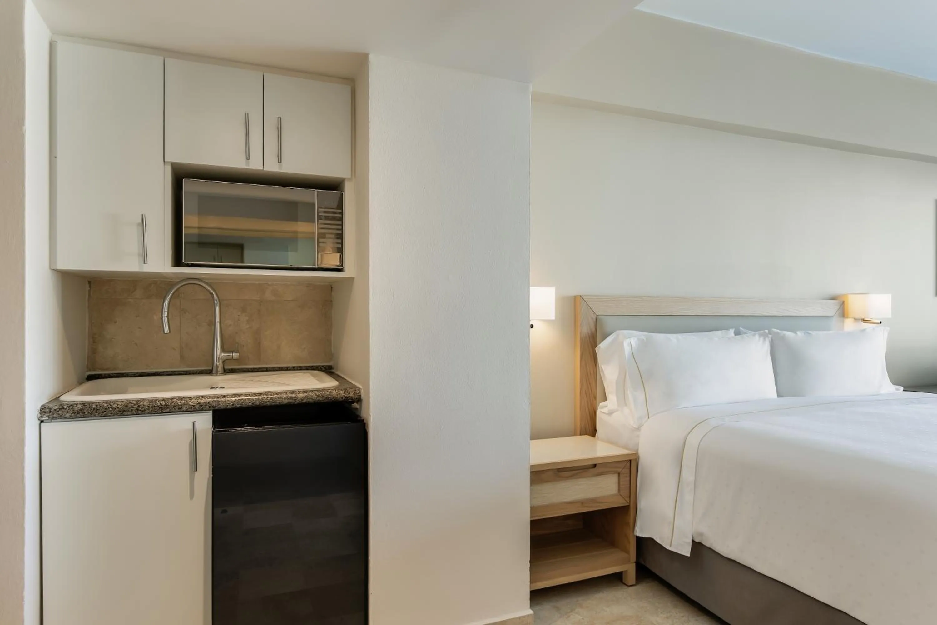 microwave, Bed in Fiesta Americana Acapulco Villas