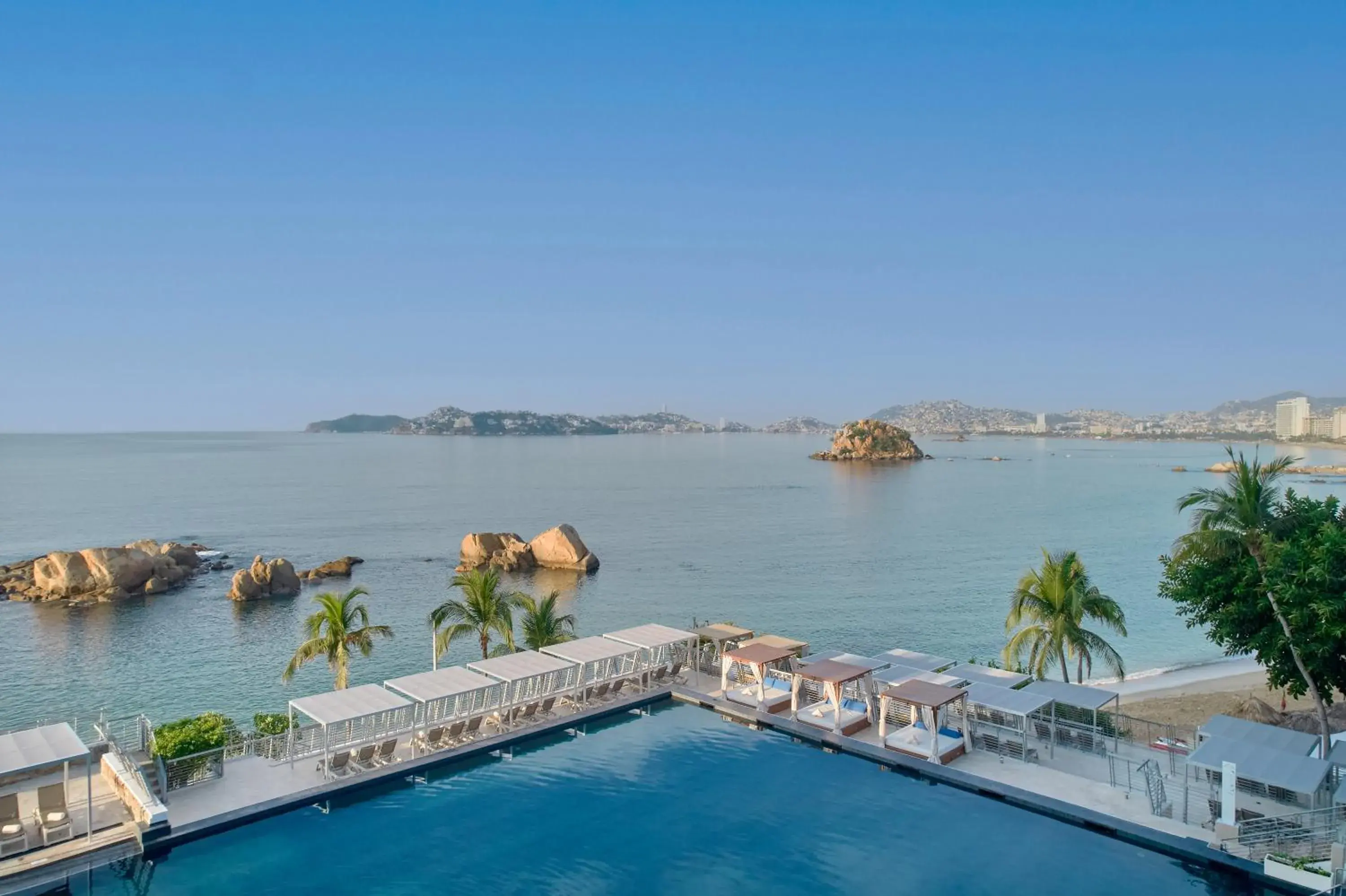 Pool view in Fiesta Americana Acapulco Villas Pool view in Fiesta Americana Acapulco Villas