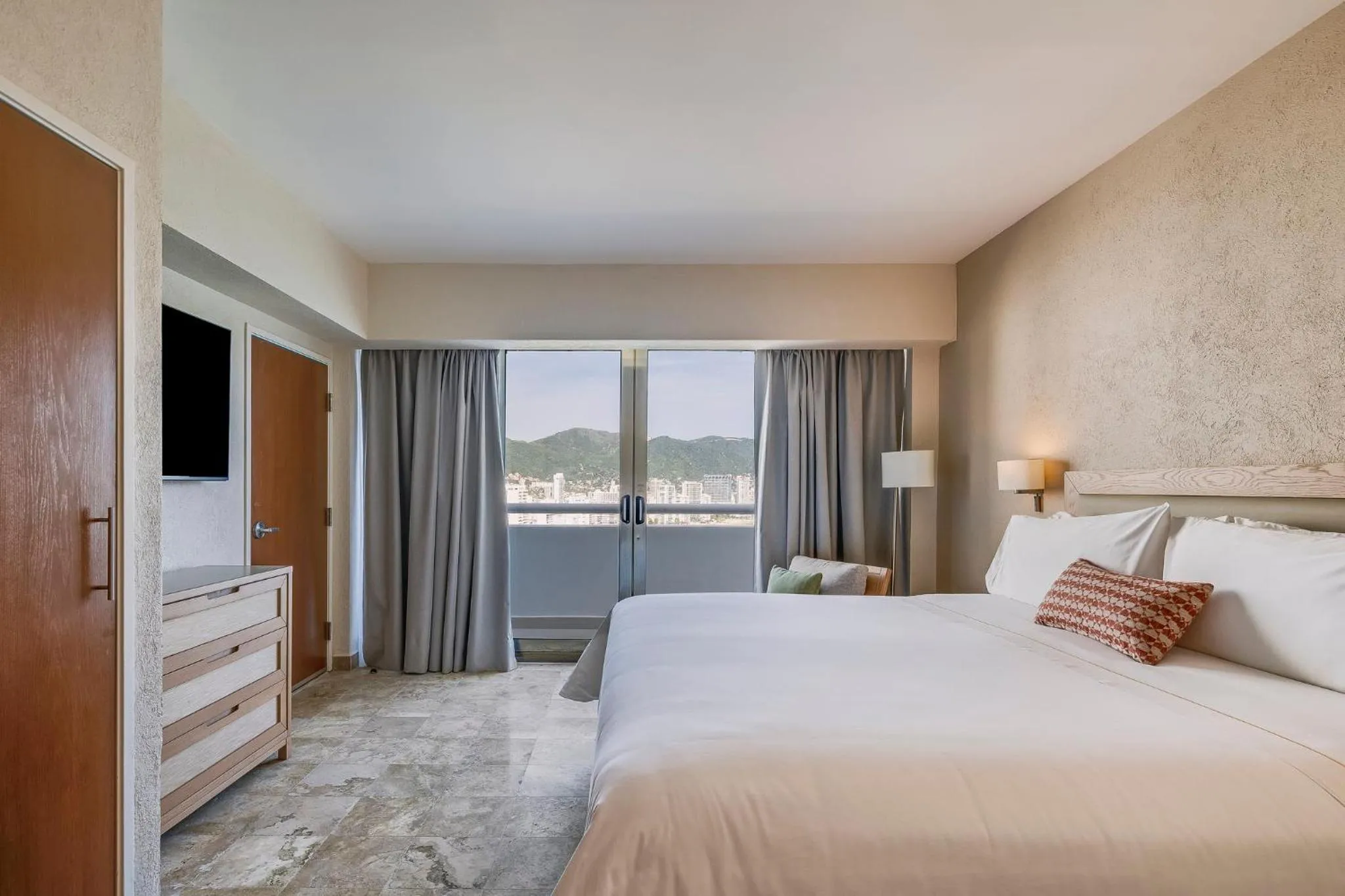 Bedroom, Bed in Fiesta Americana Acapulco Villas