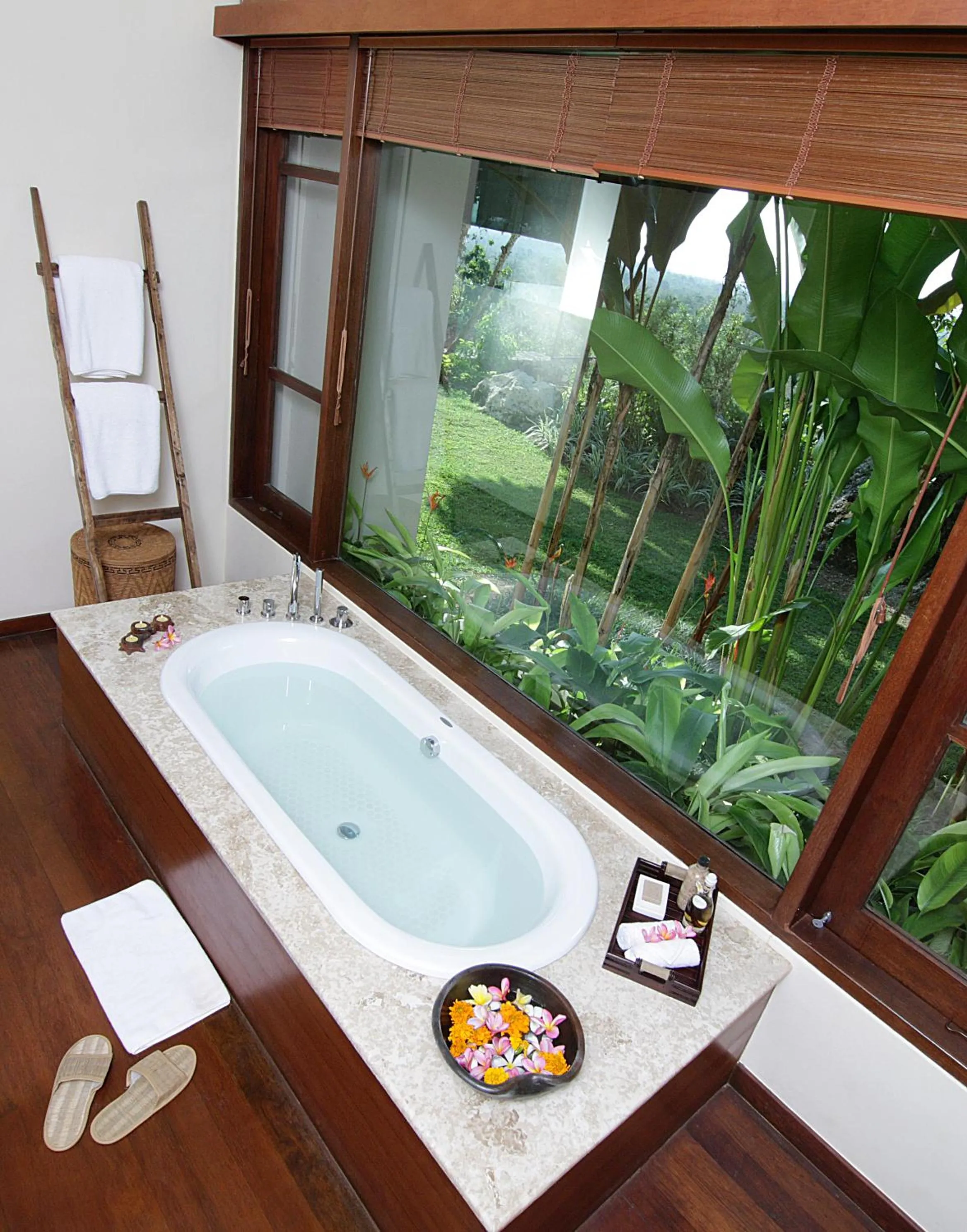 Bathroom in The Longhouse, Jimbaran - Bali