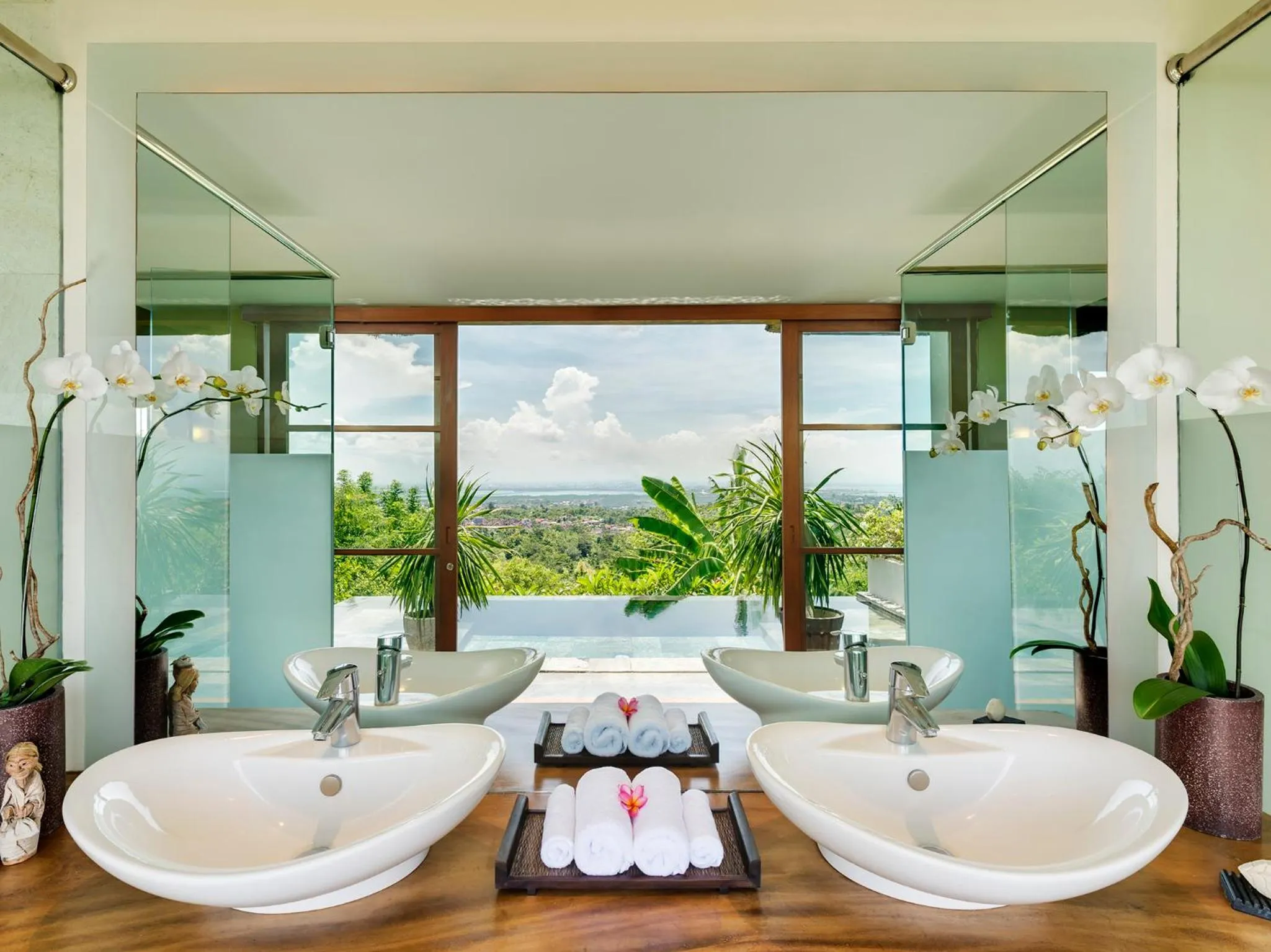 Bathroom in The Longhouse, Jimbaran - Bali