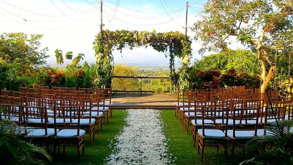 Garden in The Longhouse, Jimbaran - Bali