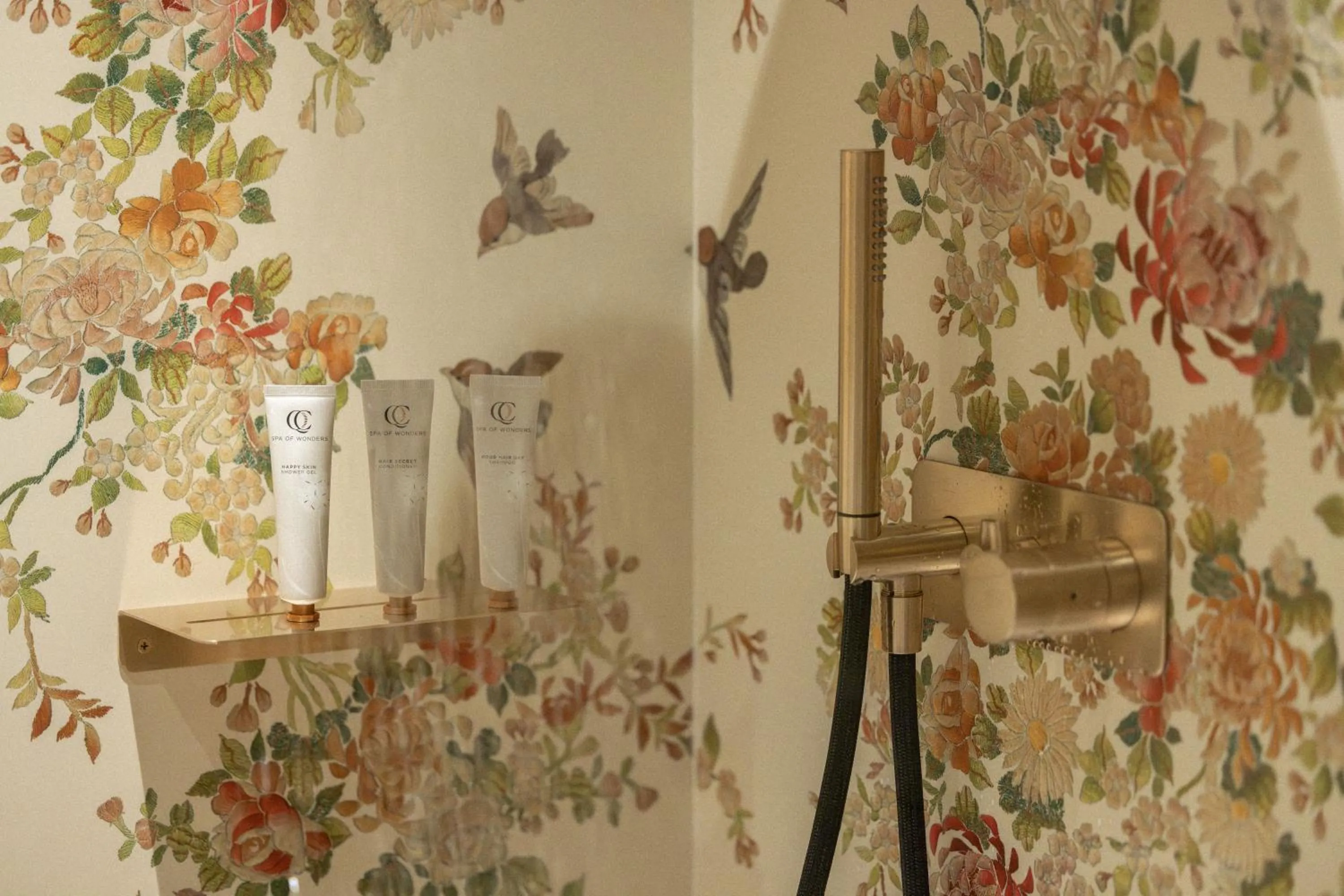 Shower in QC Room Milano Porta Romana