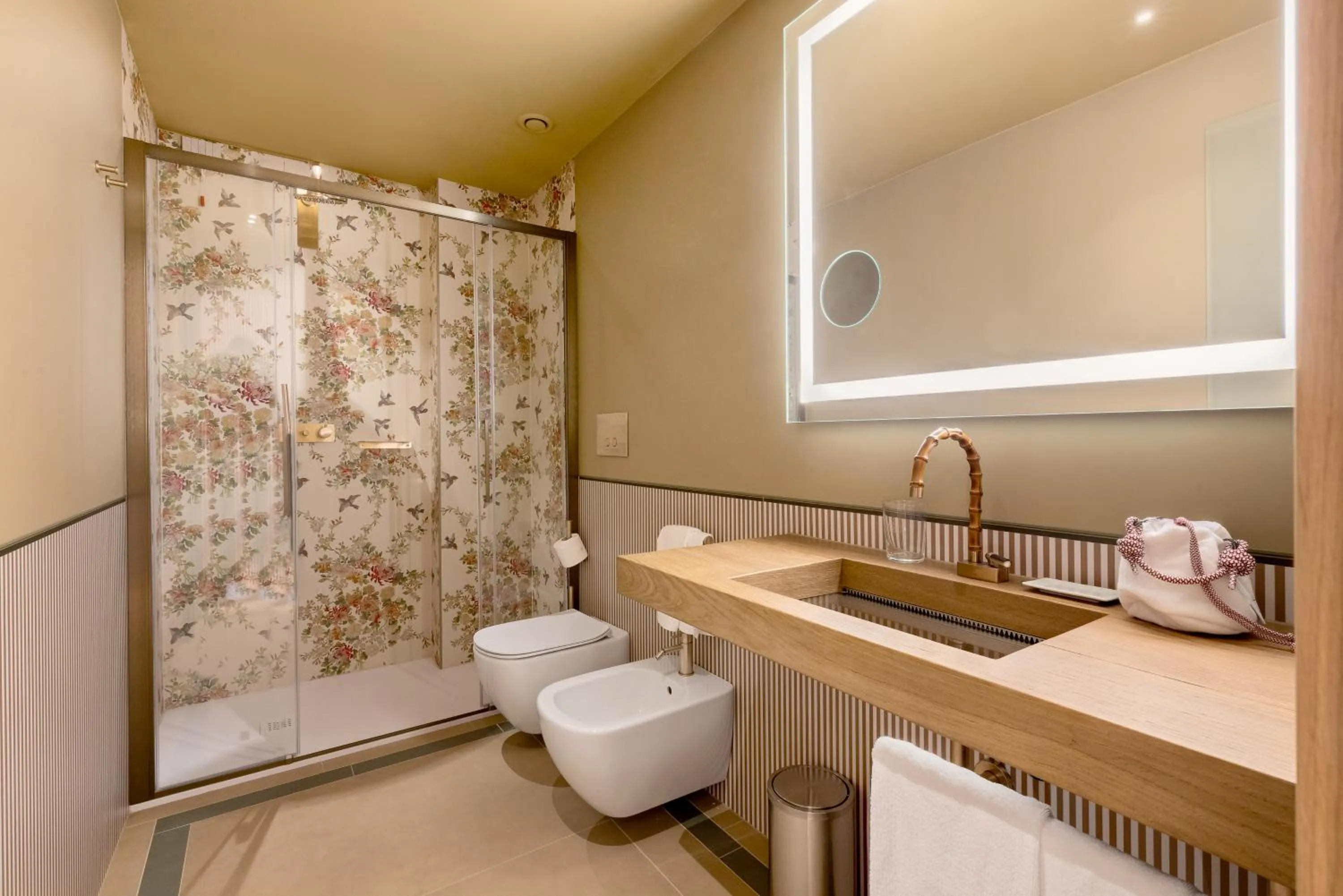 Shower in QC Room Milano Porta Romana