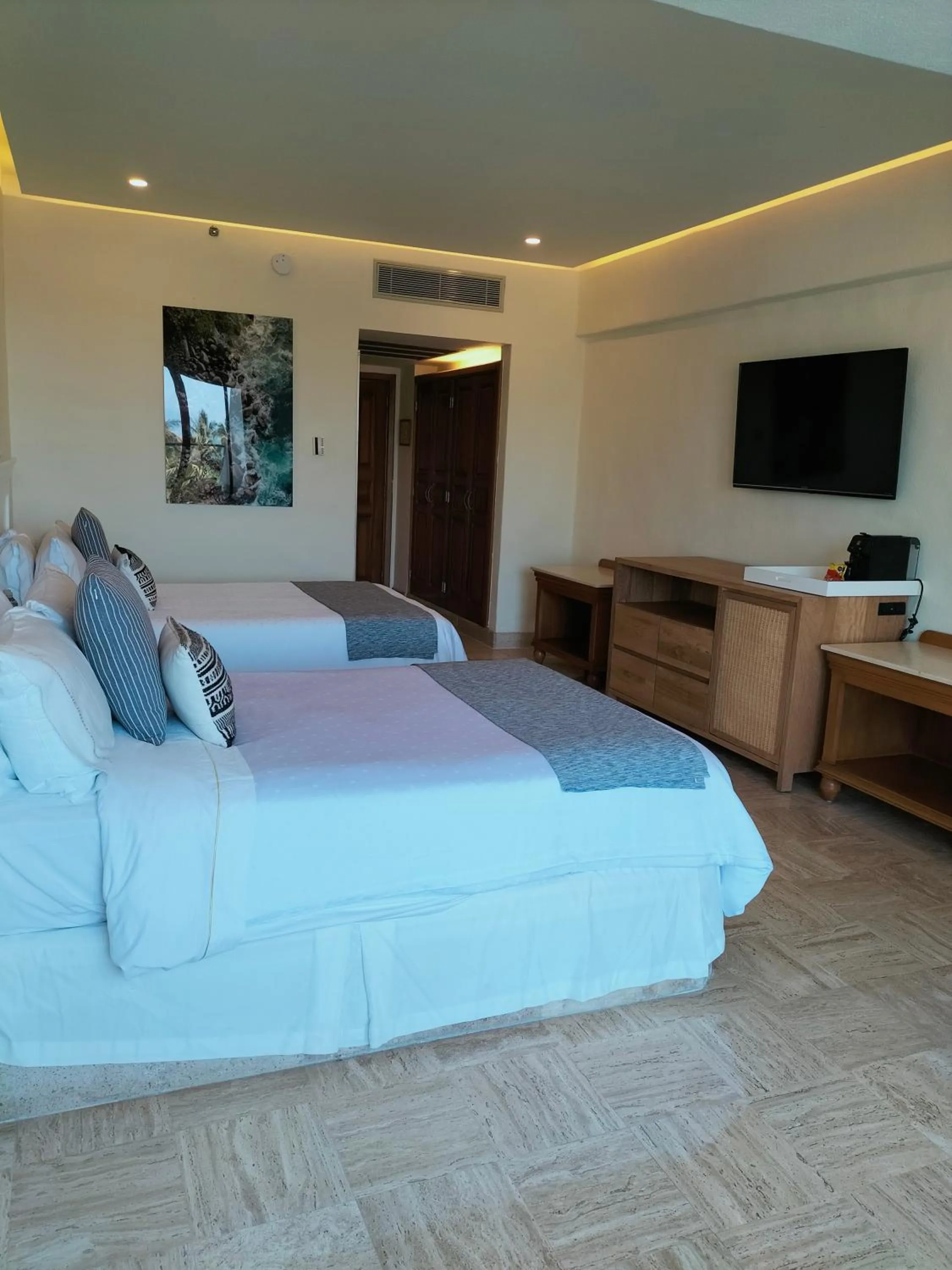 TV and multimedia, Bed in Fiesta Americana Puerto Vallarta All Inclusive & Spa
